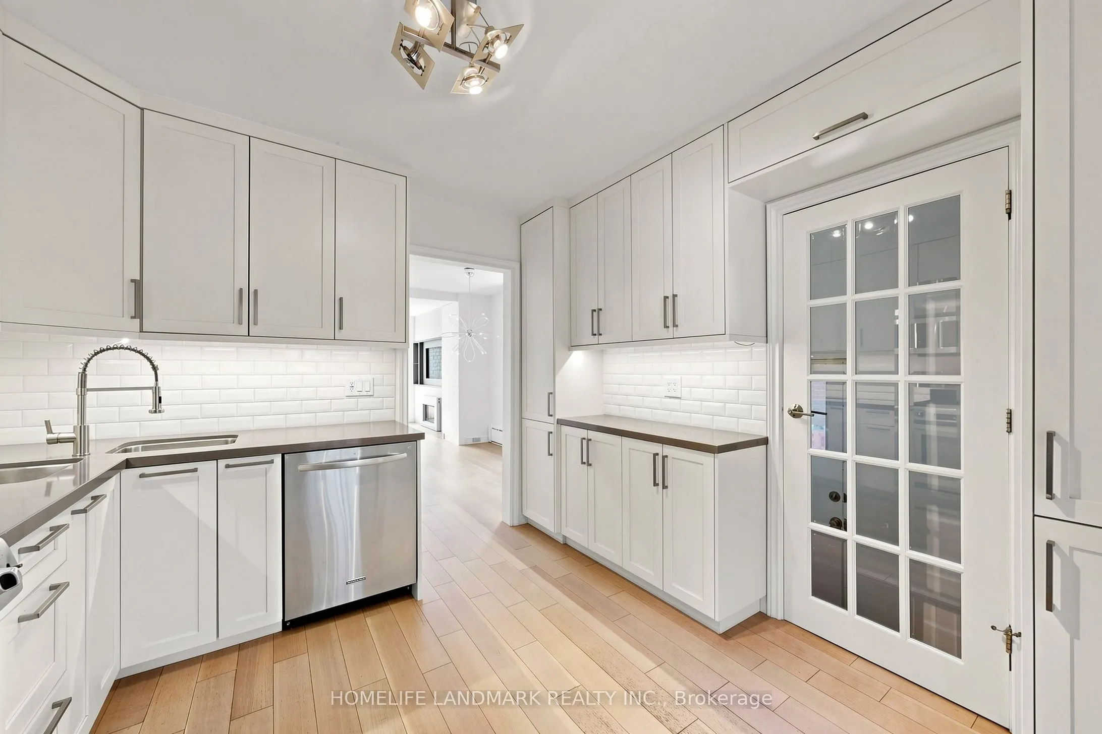 190 Lawrence Avenue W