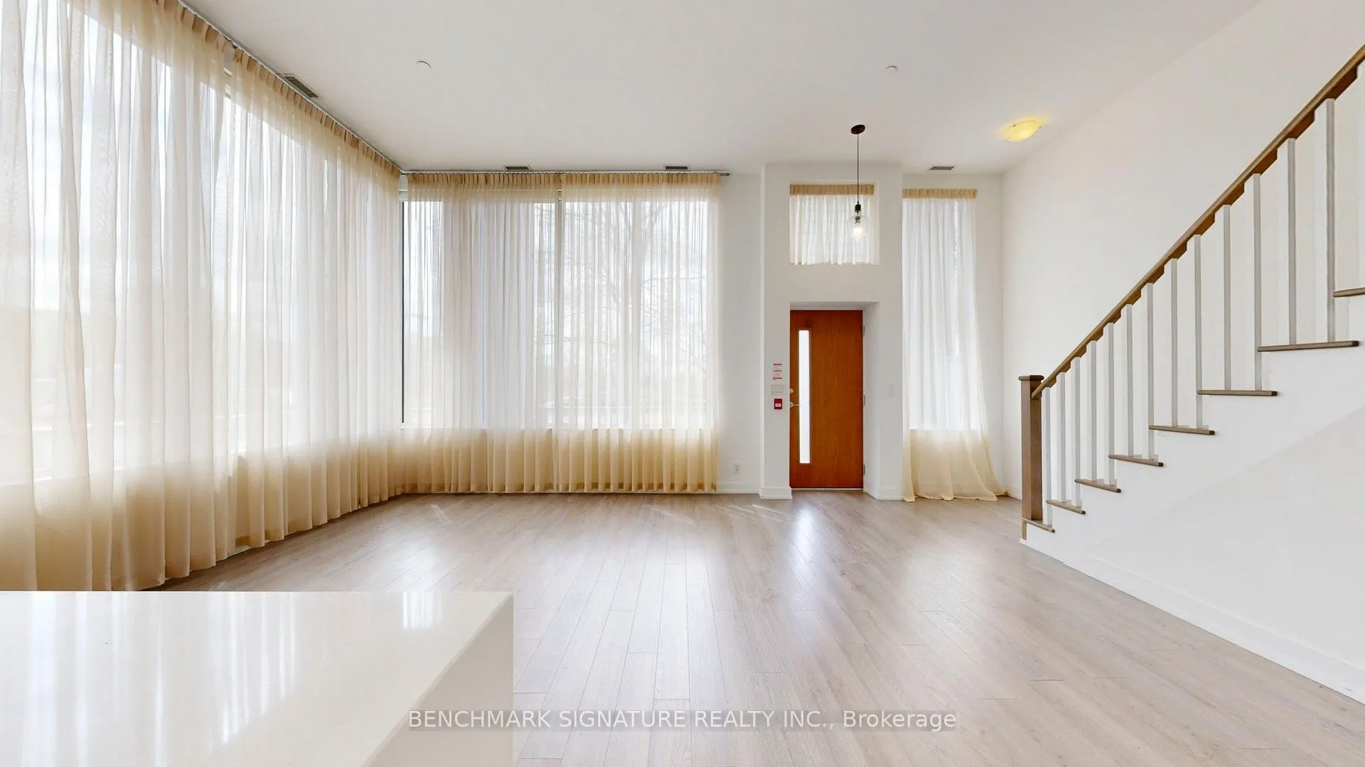 6 Parkwood Avenue #Th106