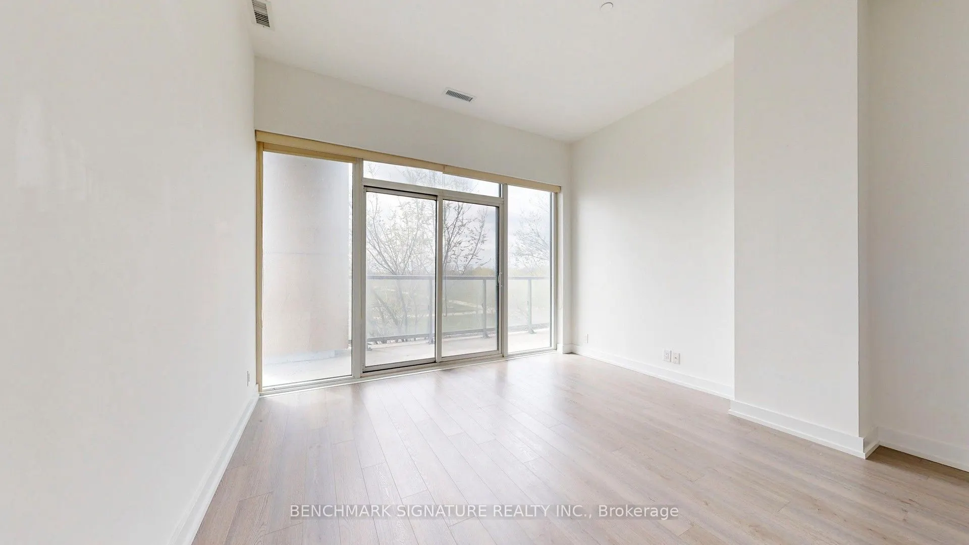 6 Parkwood Avenue #Th106