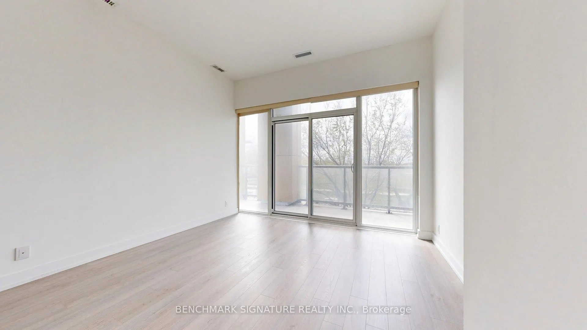 6 Parkwood Avenue #Th106