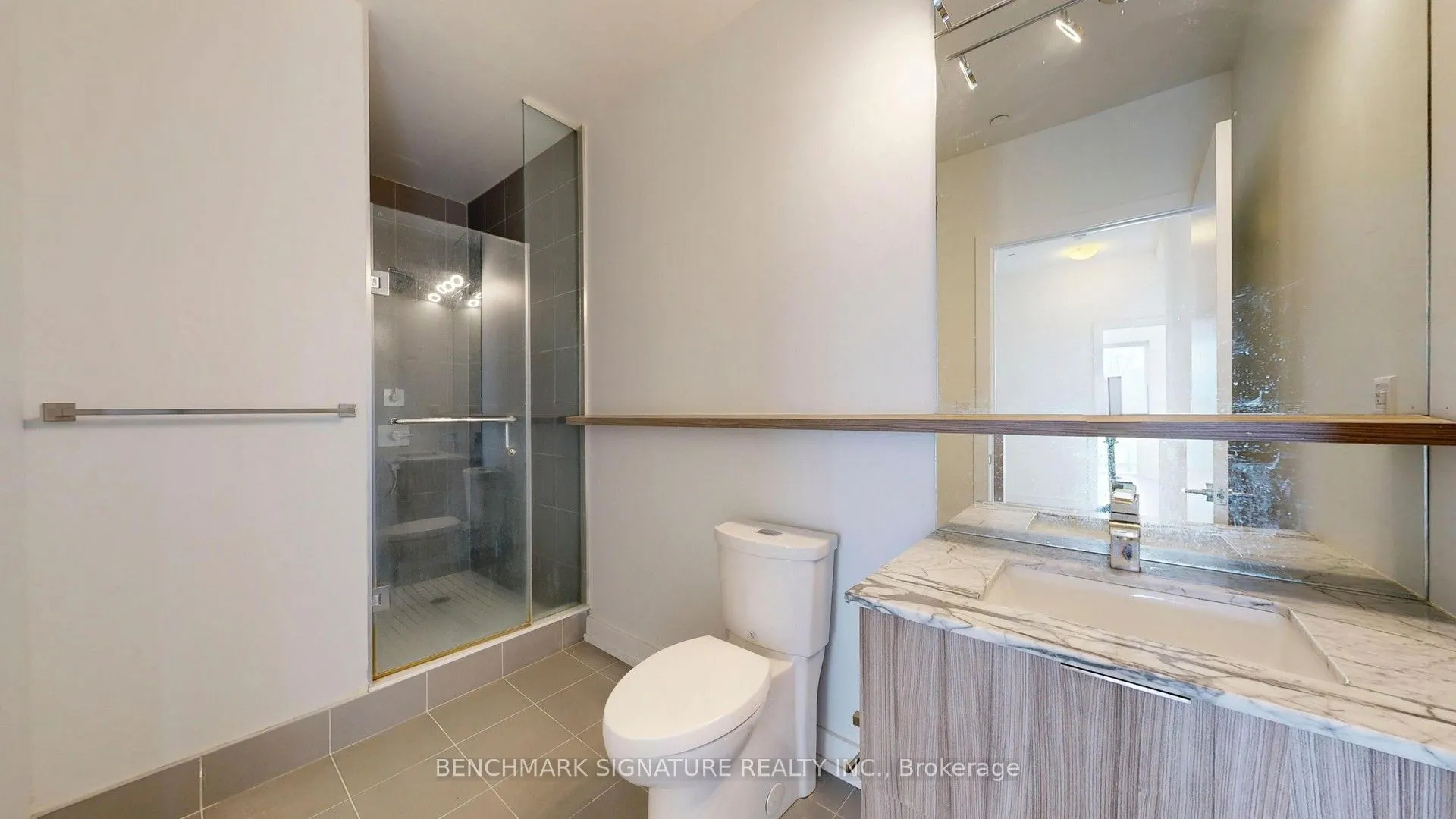 6 Parkwood Avenue #Th106