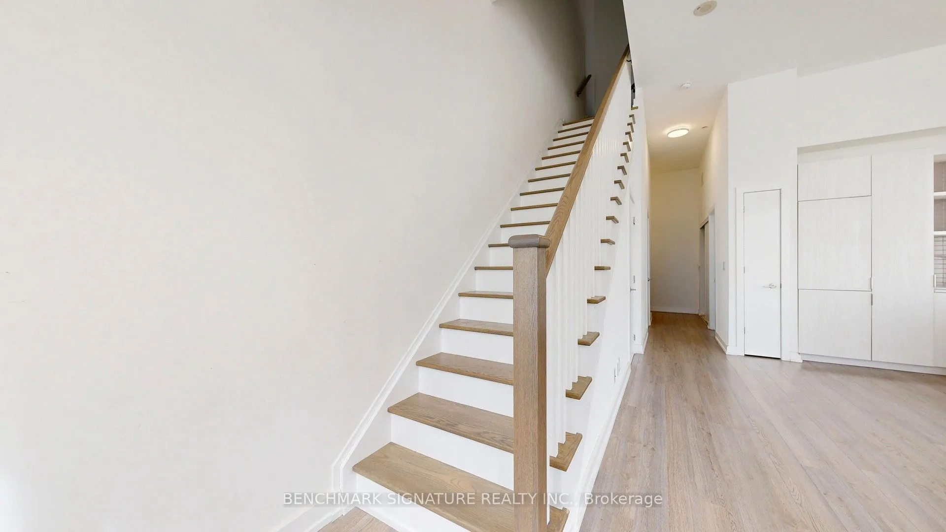 6 Parkwood Avenue #Th106