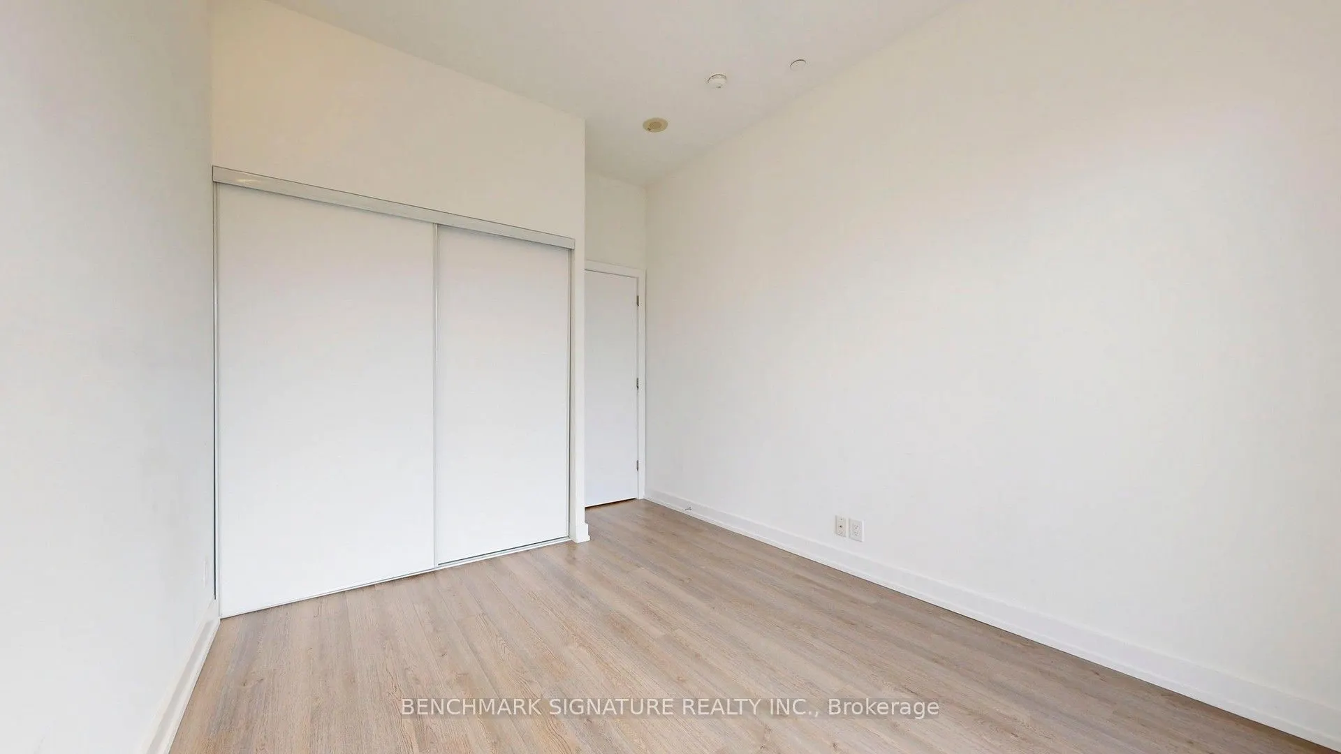 6 Parkwood Avenue #Th106