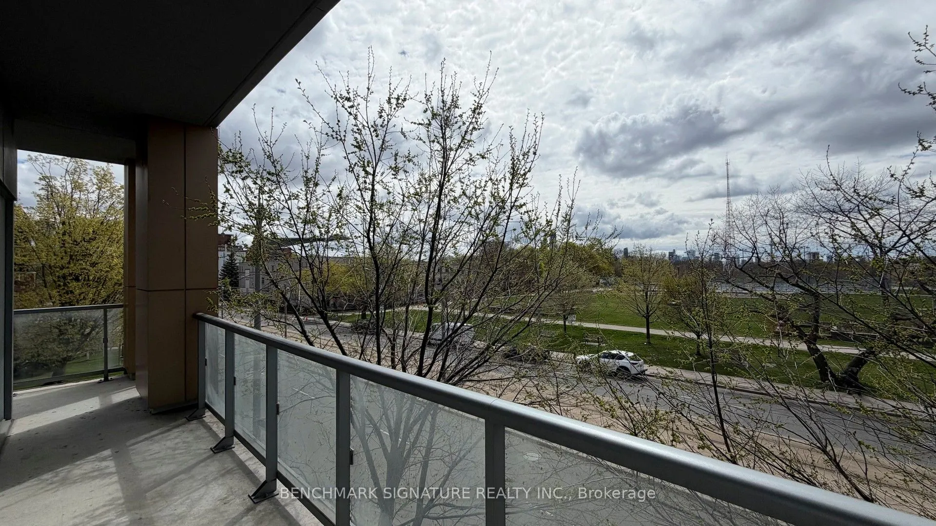 6 Parkwood Avenue #Th106
