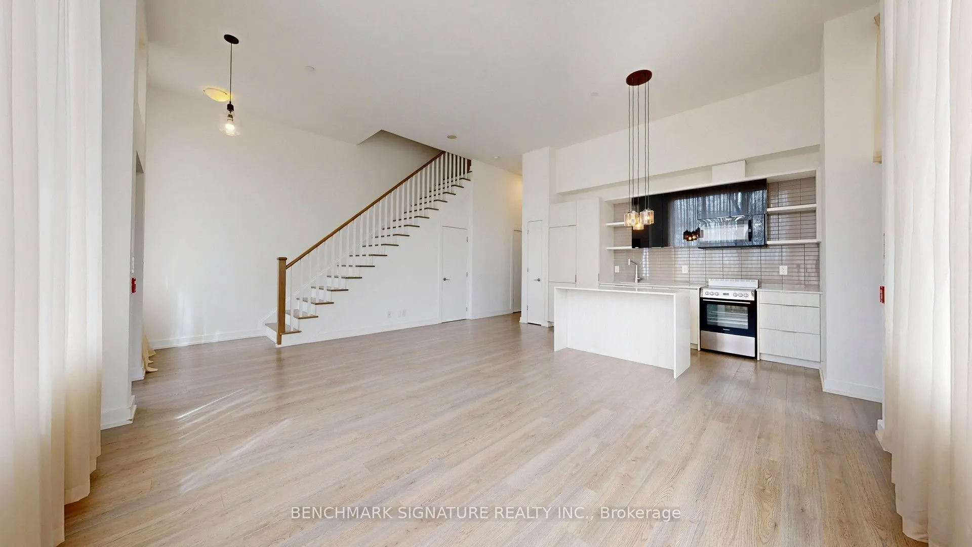 6 Parkwood Avenue #Th106