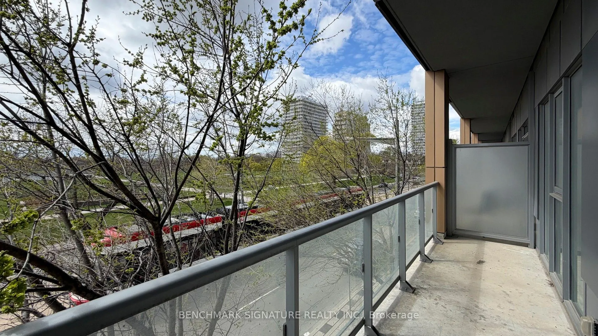 6 Parkwood Avenue #Th106