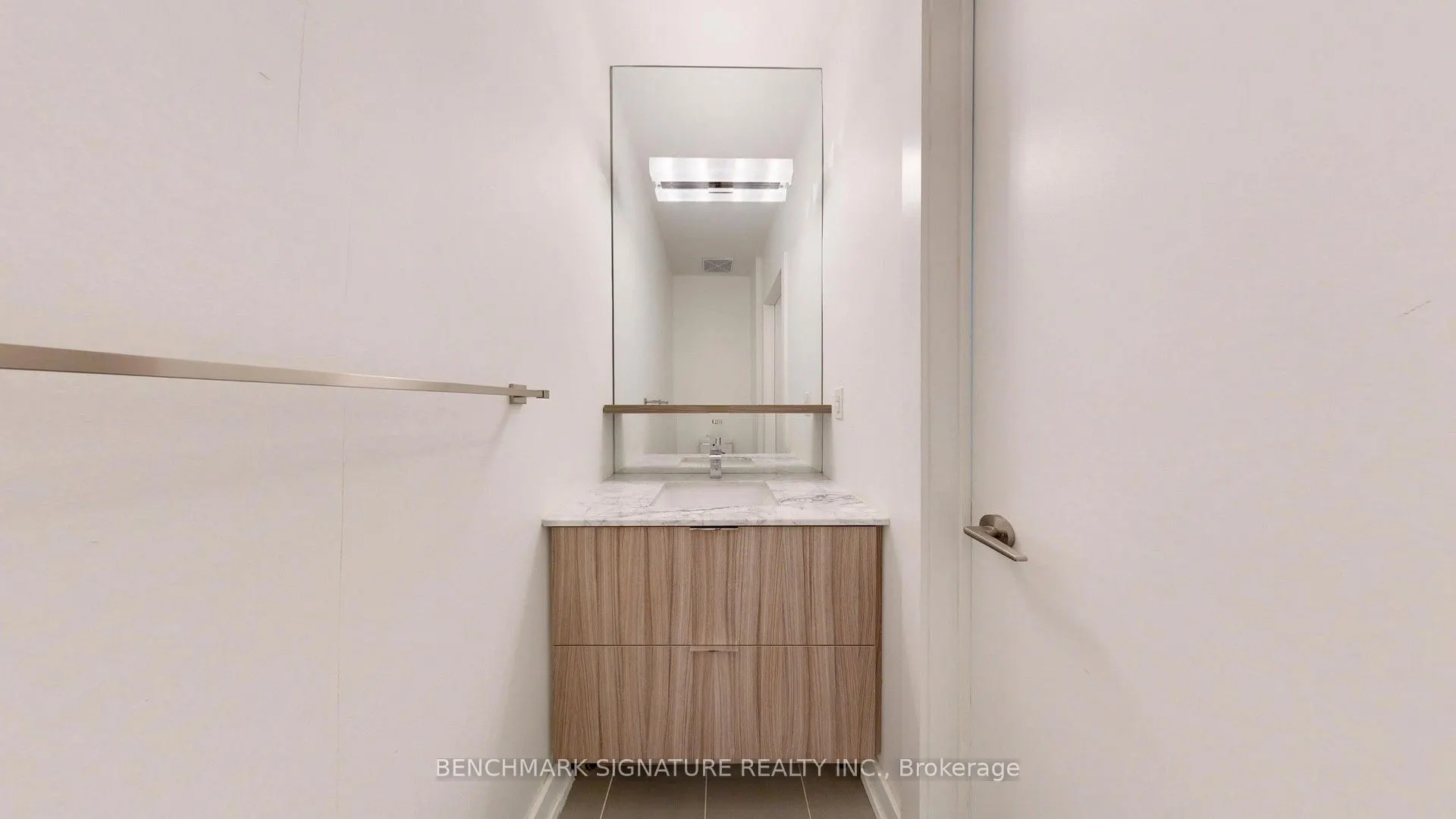 6 Parkwood Avenue #Th106