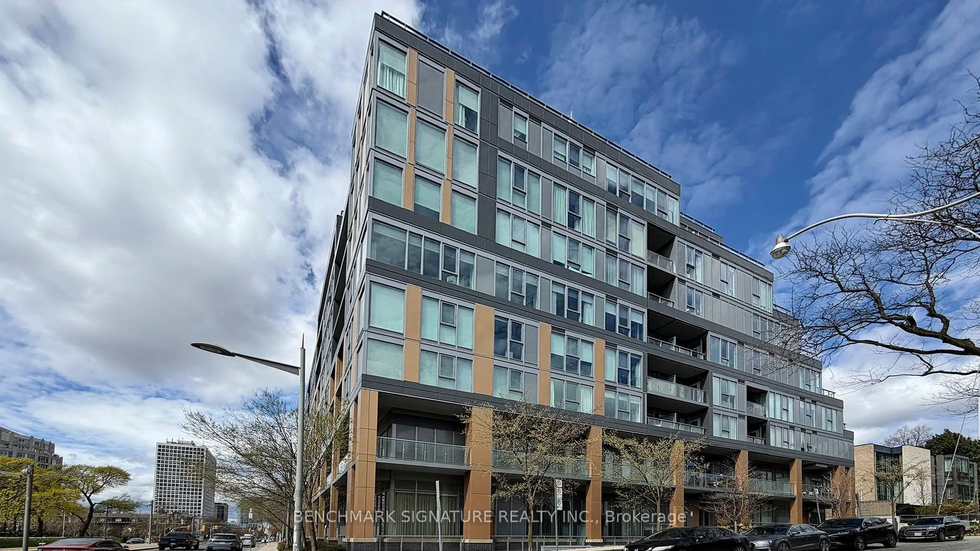 6 Parkwood Avenue #Th106