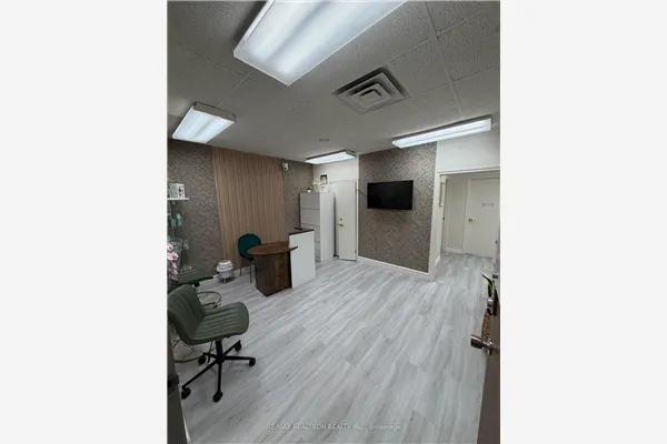 4949 Bathurst Street