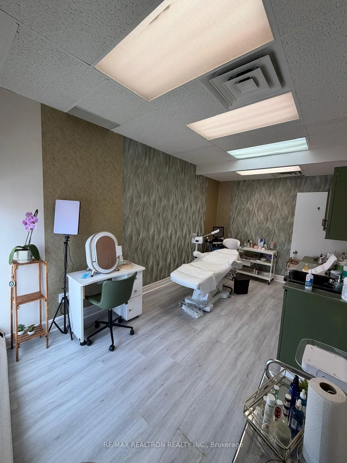 4949 Bathurst Street