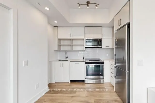 128 Fairview Mall Drive #405