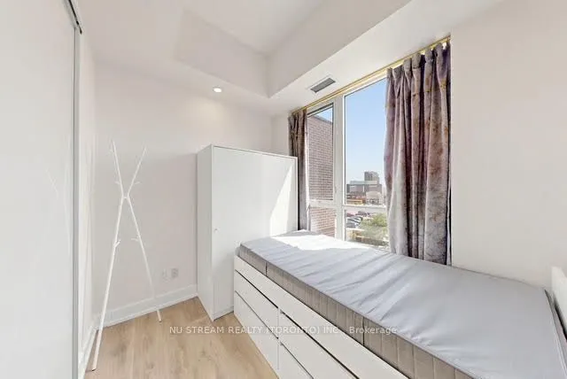 128 Fairview Mall Drive #405
