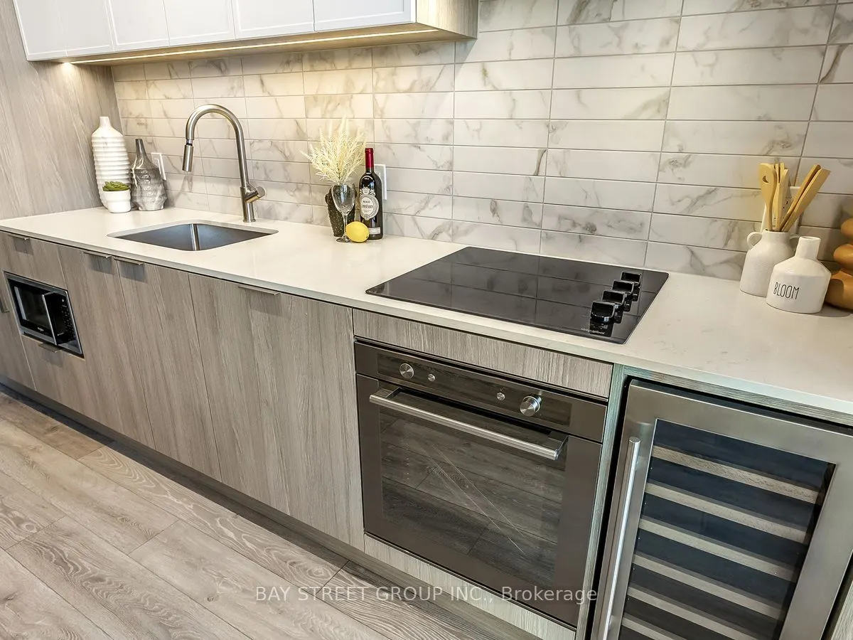 2020 Bathurst Street #1812