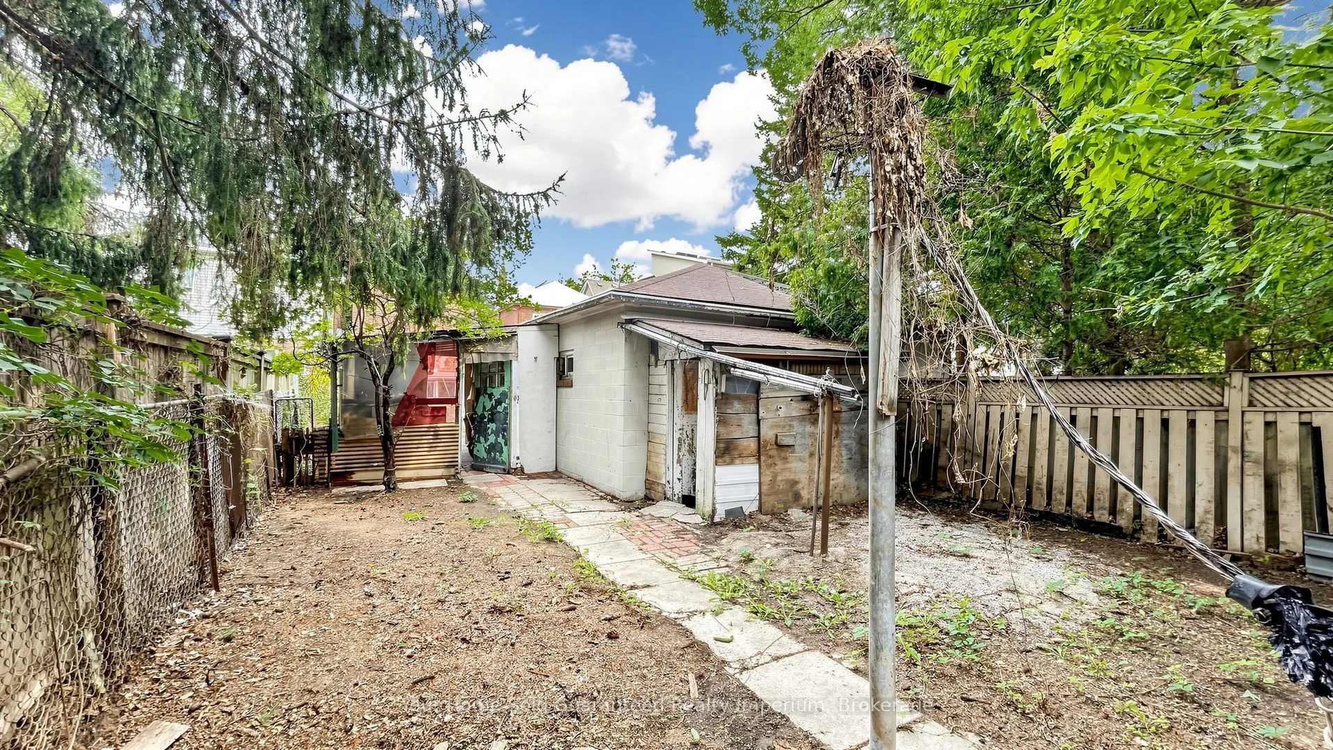 535 Soudan Avenue