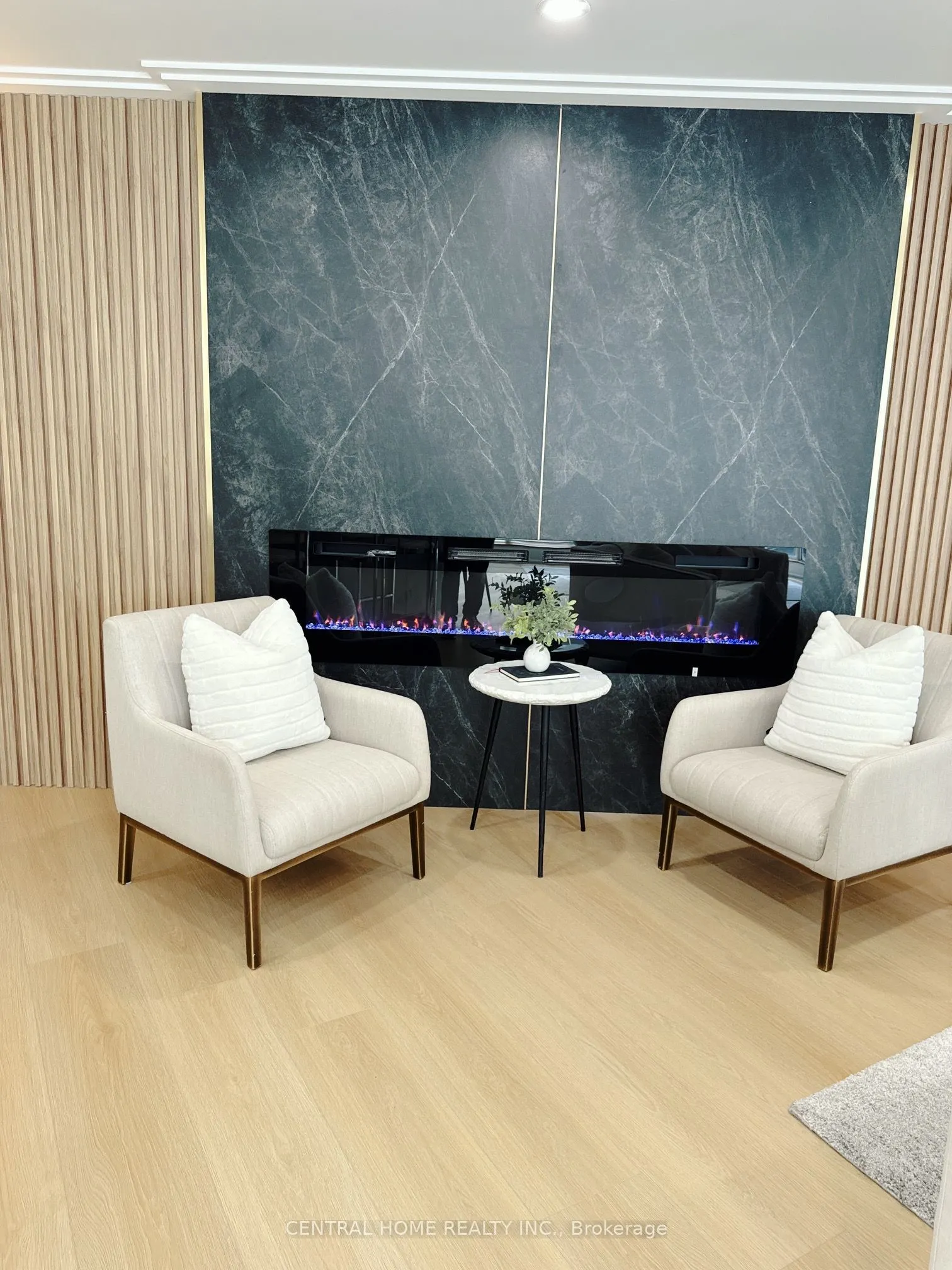 85 SKYMARK Drive #302