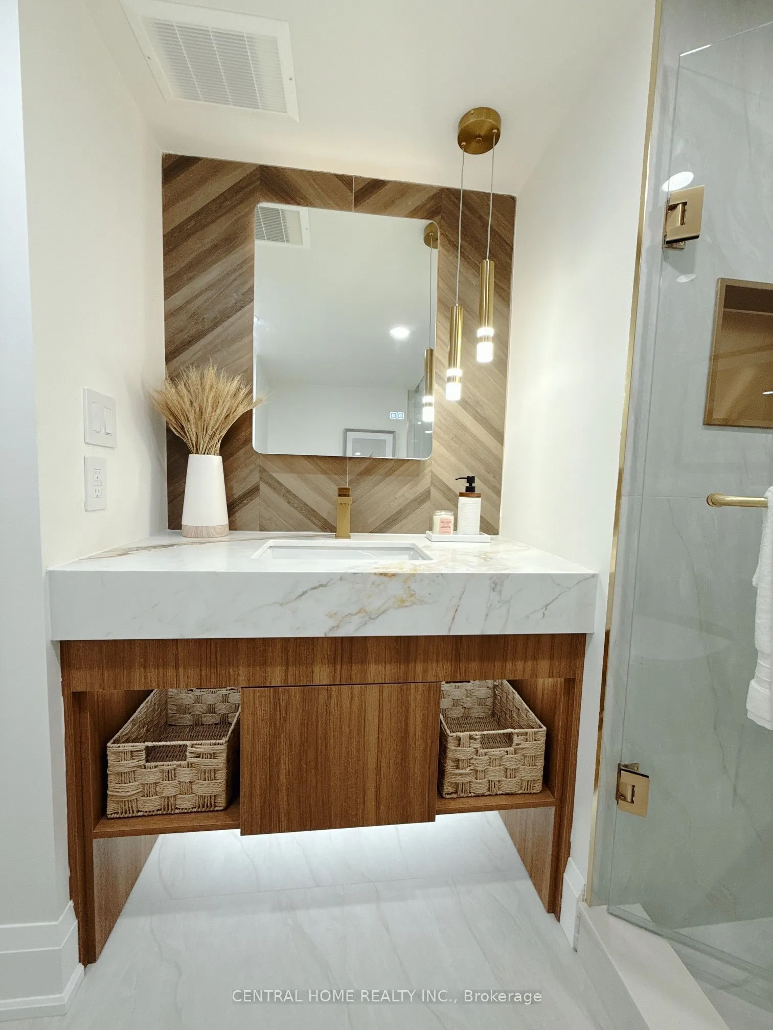 85 SKYMARK Drive #302