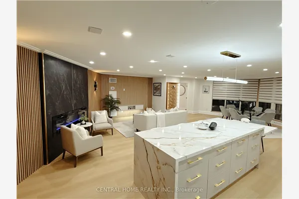 85 SKYMARK Drive #302