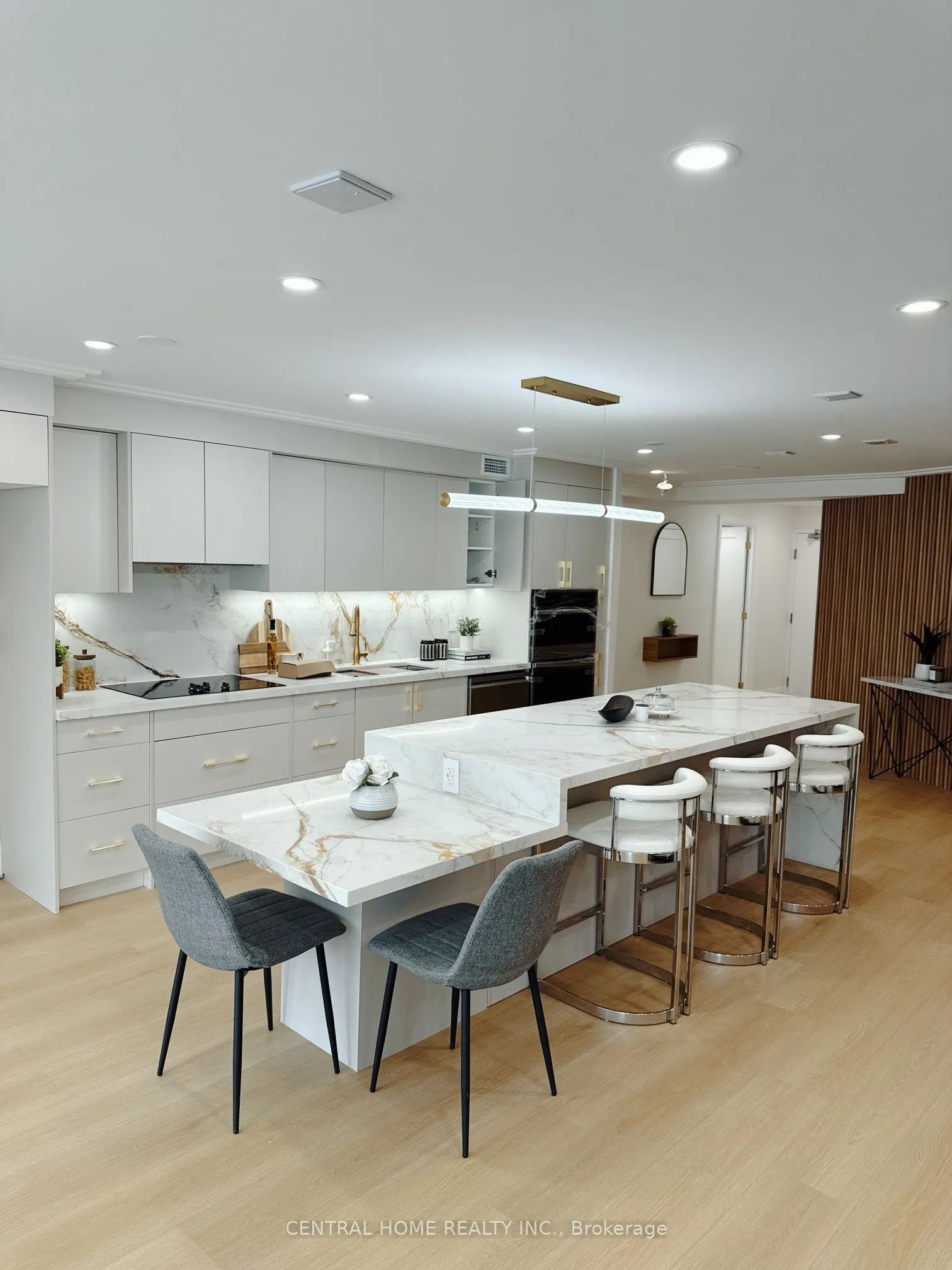 85 SKYMARK Drive #302
