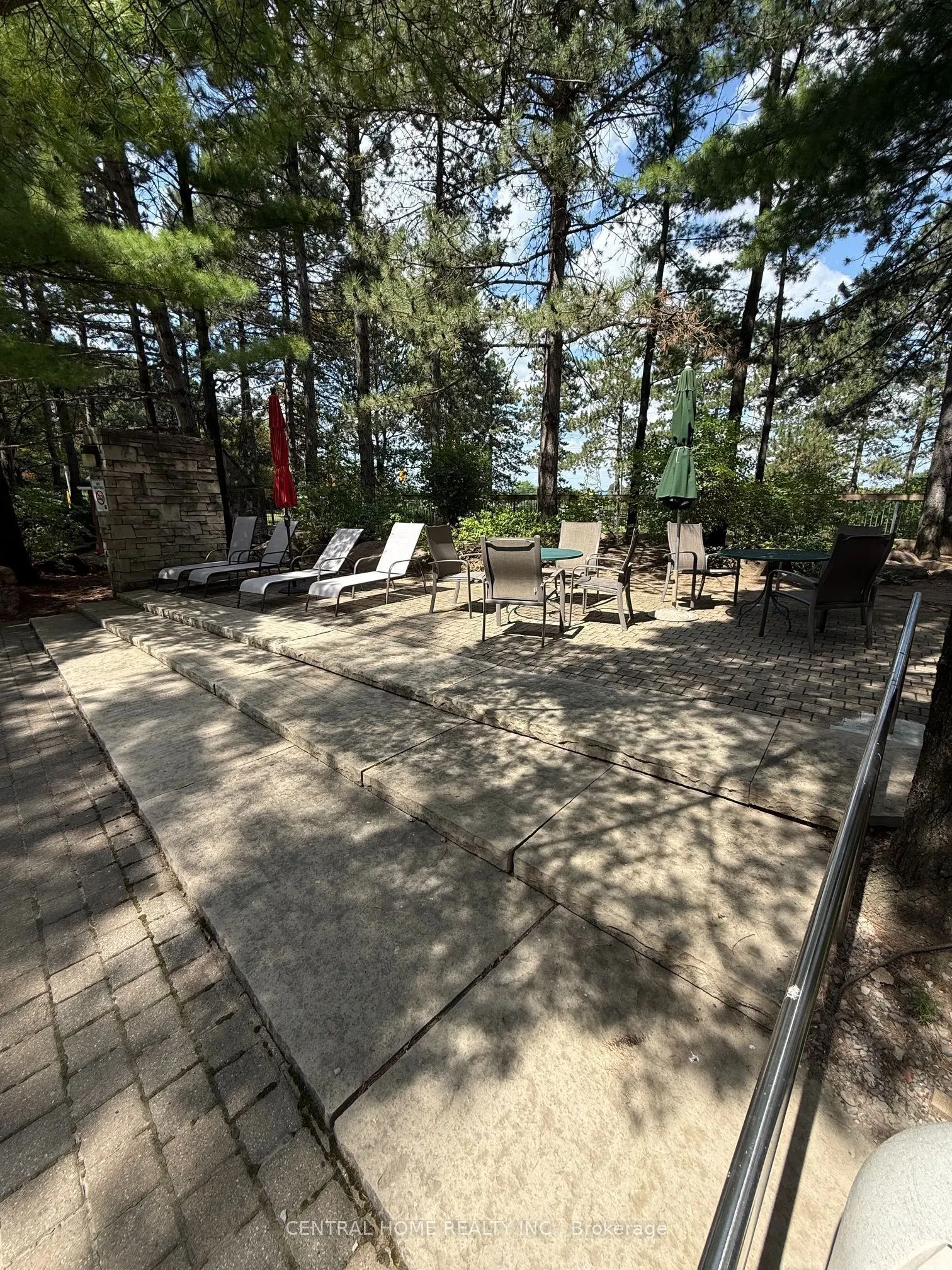 85 SKYMARK Drive #302