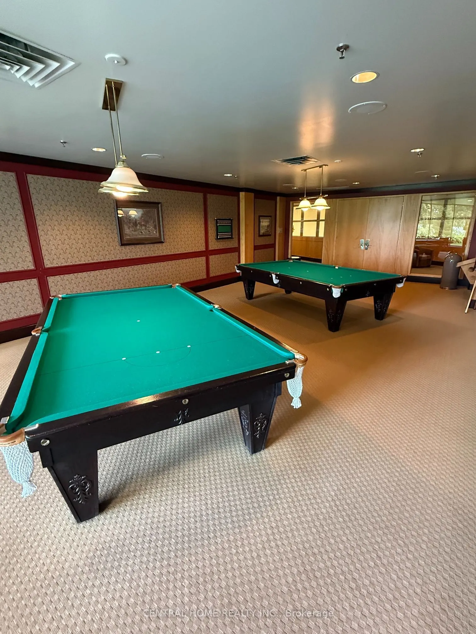 85 SKYMARK Drive #302