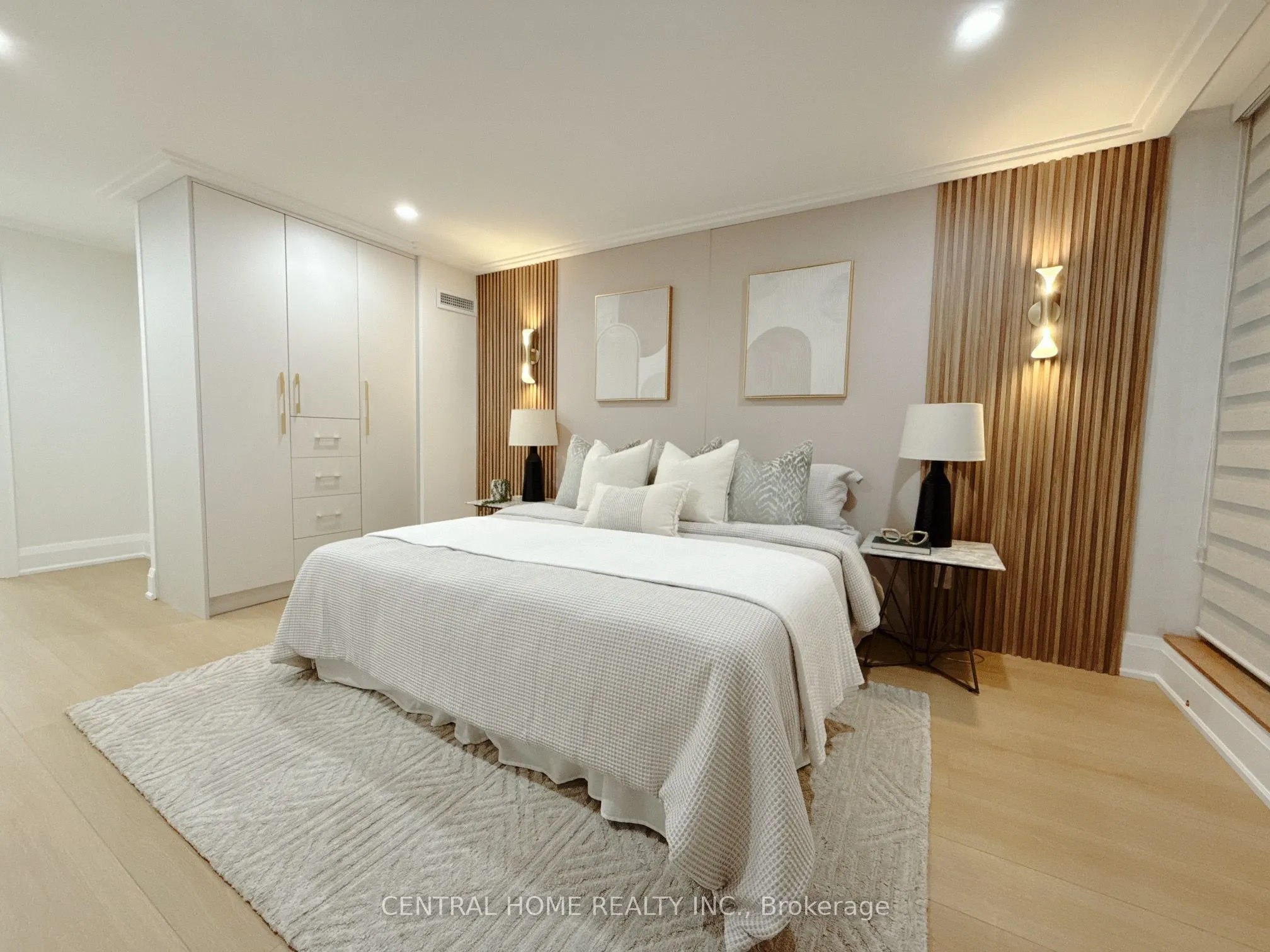 85 SKYMARK Drive #302