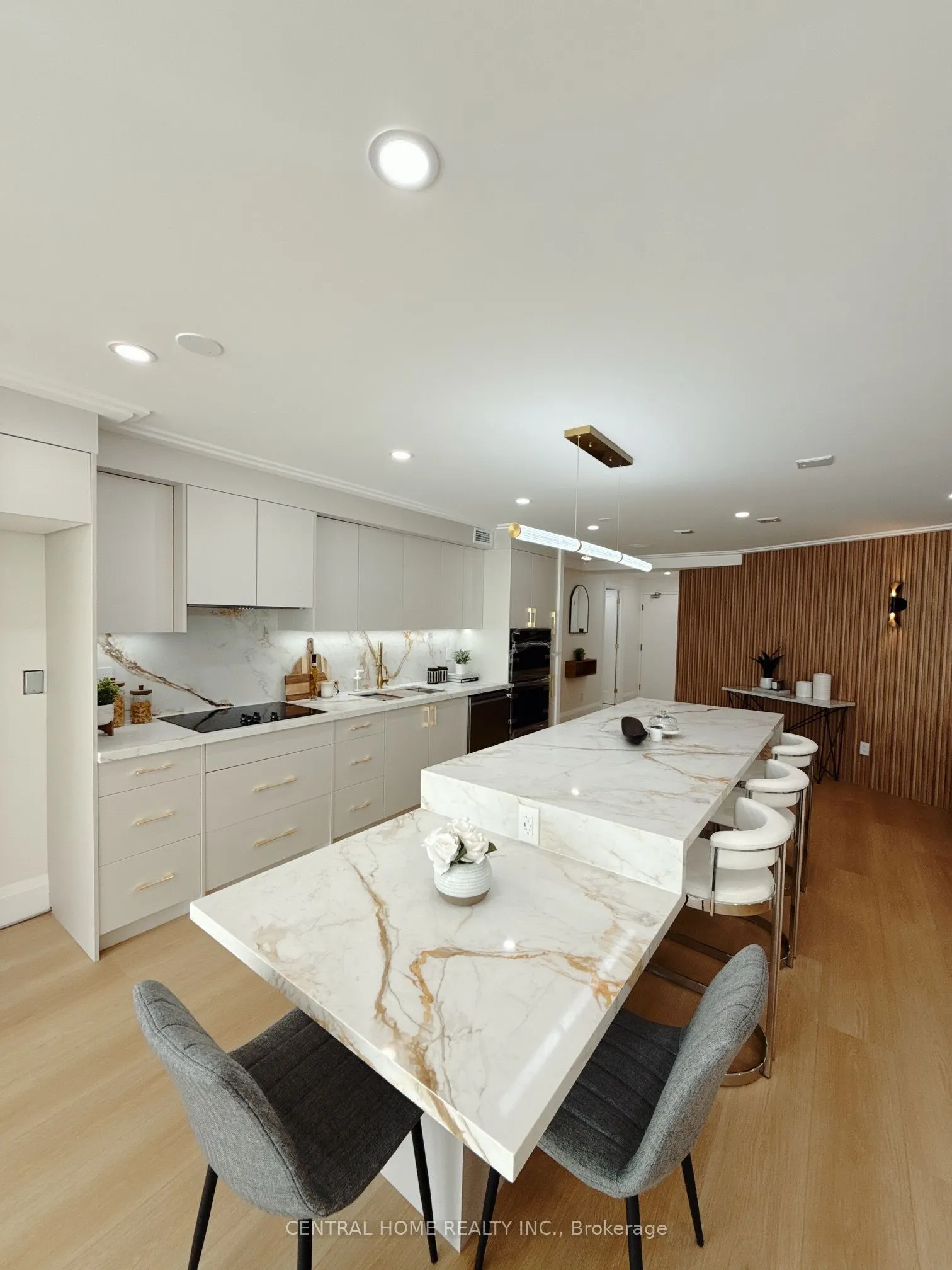 85 SKYMARK Drive #302