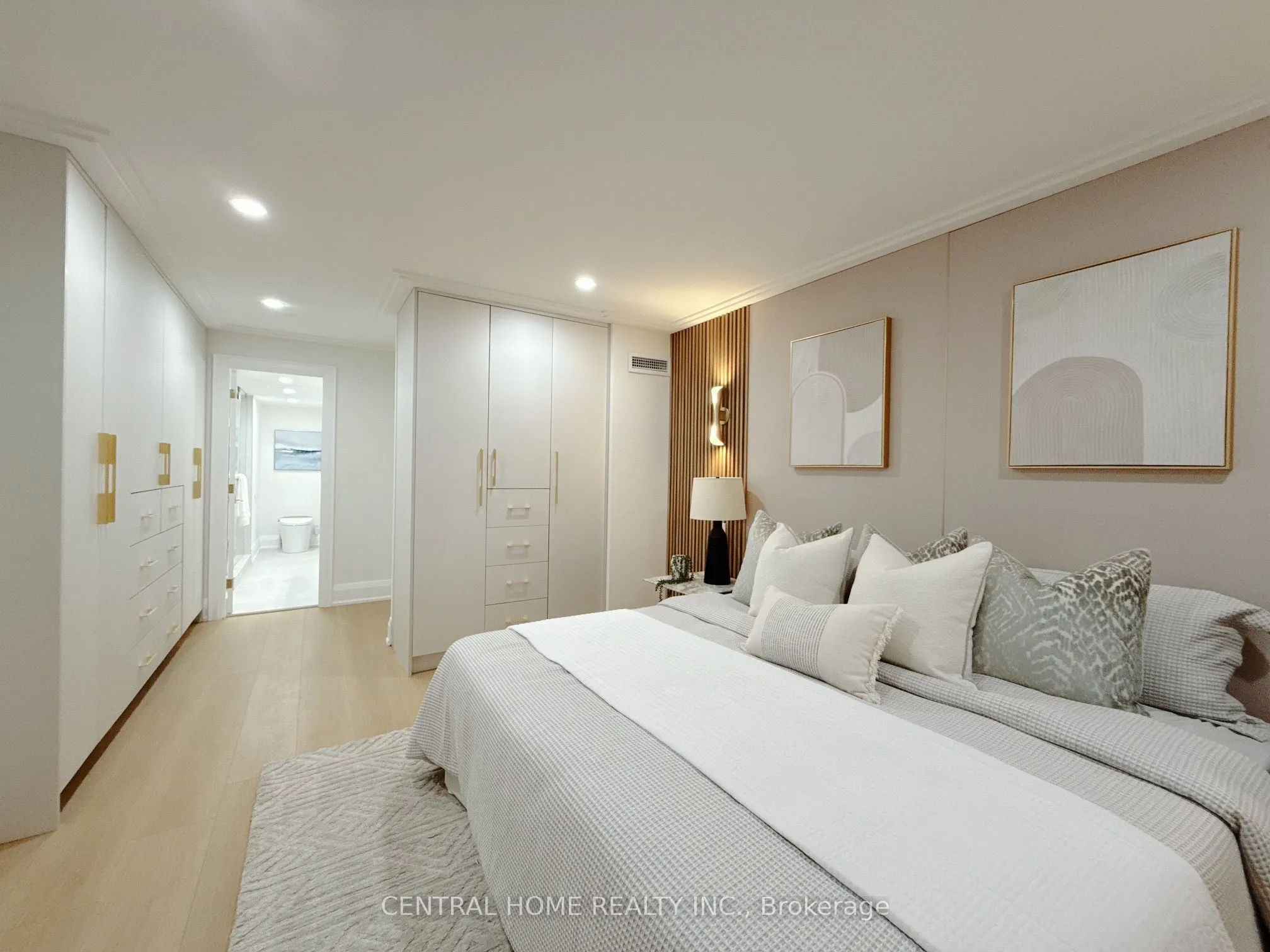 85 SKYMARK Drive #302