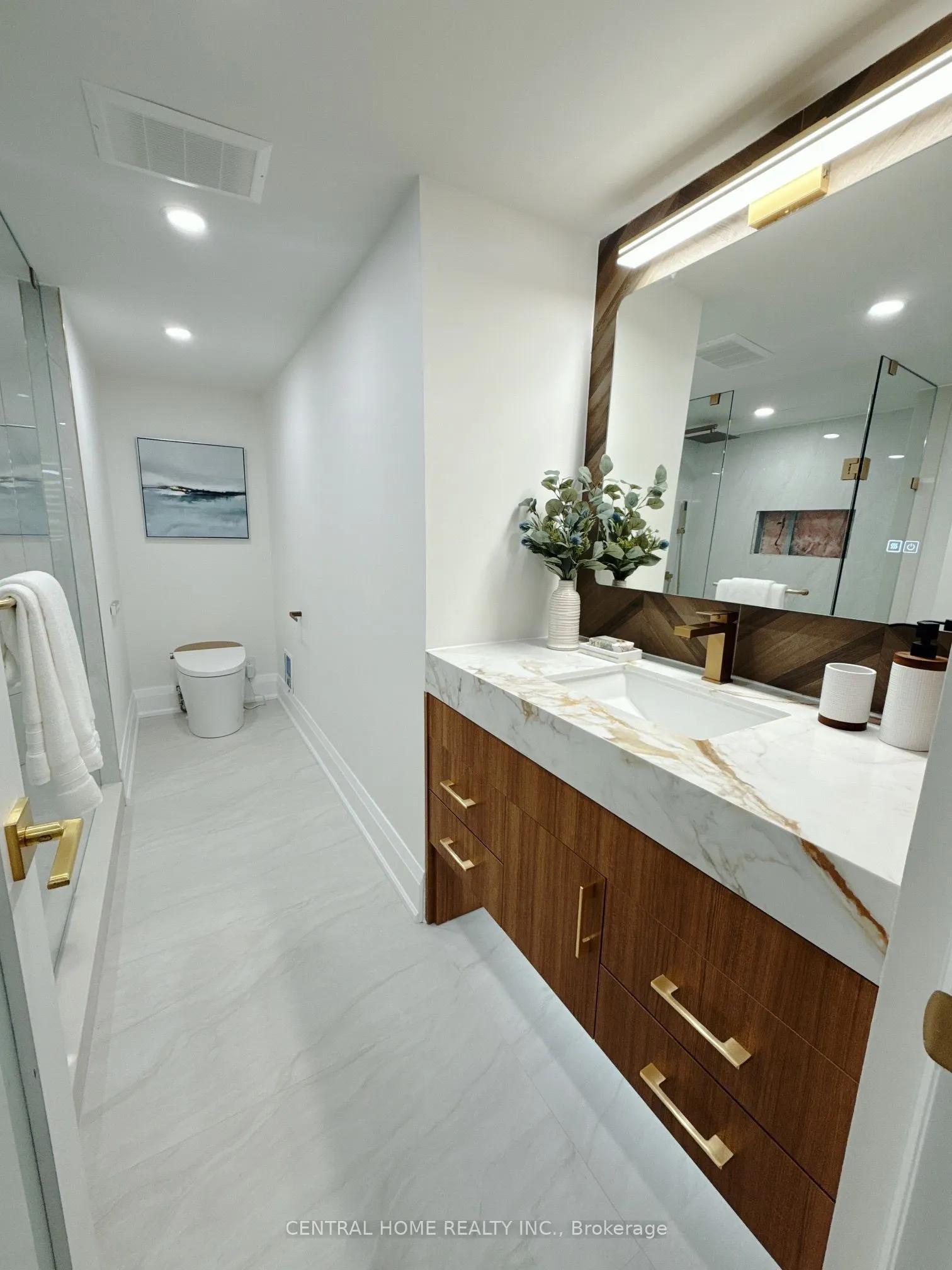 85 SKYMARK Drive #302