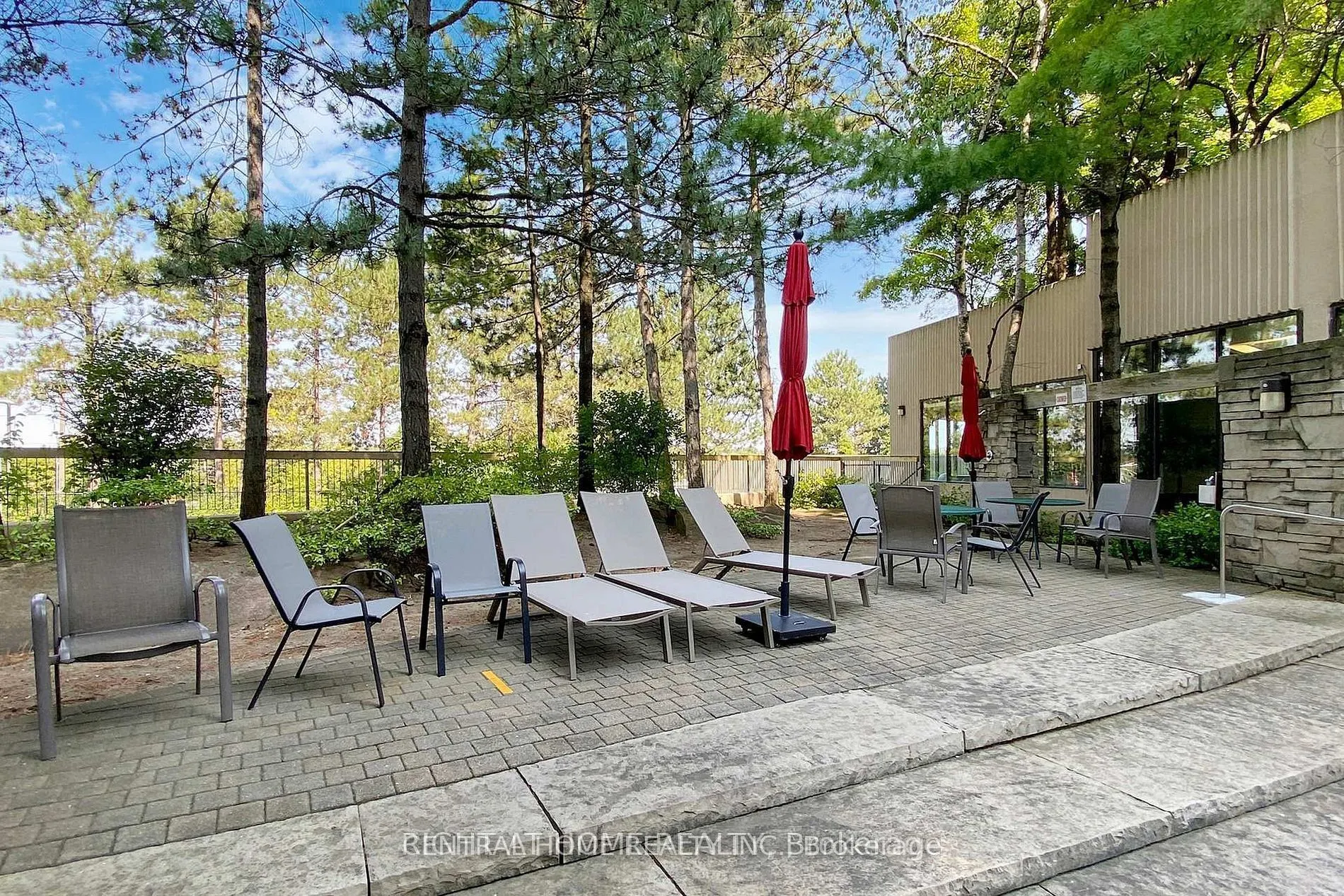 85 SKYMARK Drive #302