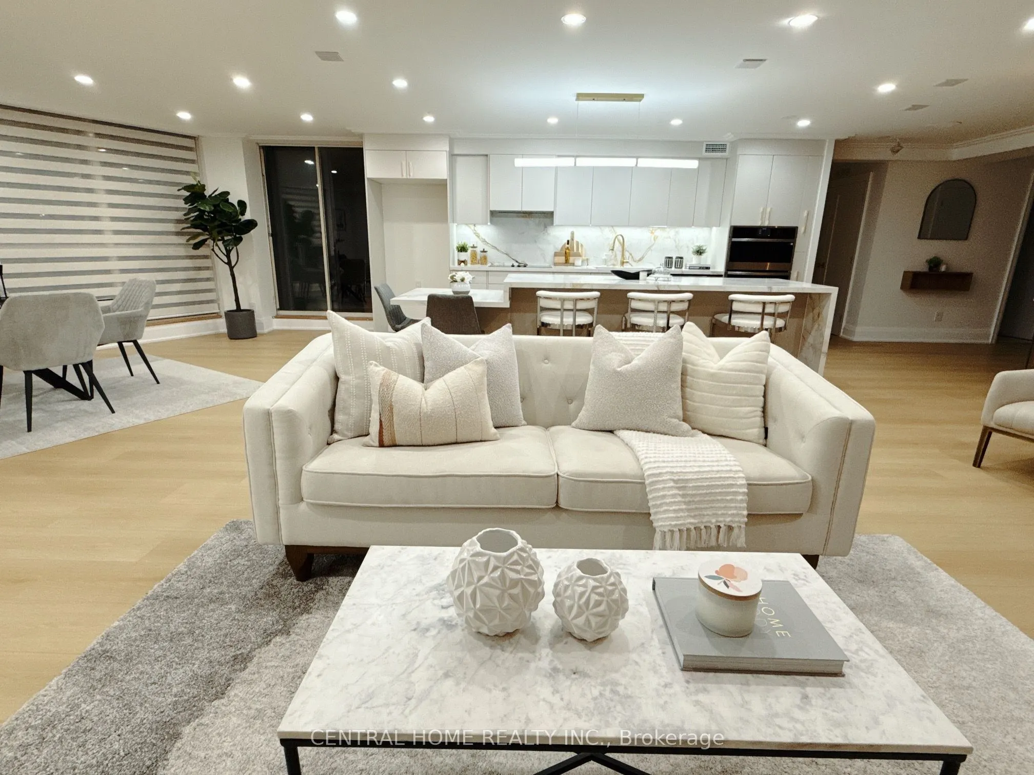 85 SKYMARK Drive #302