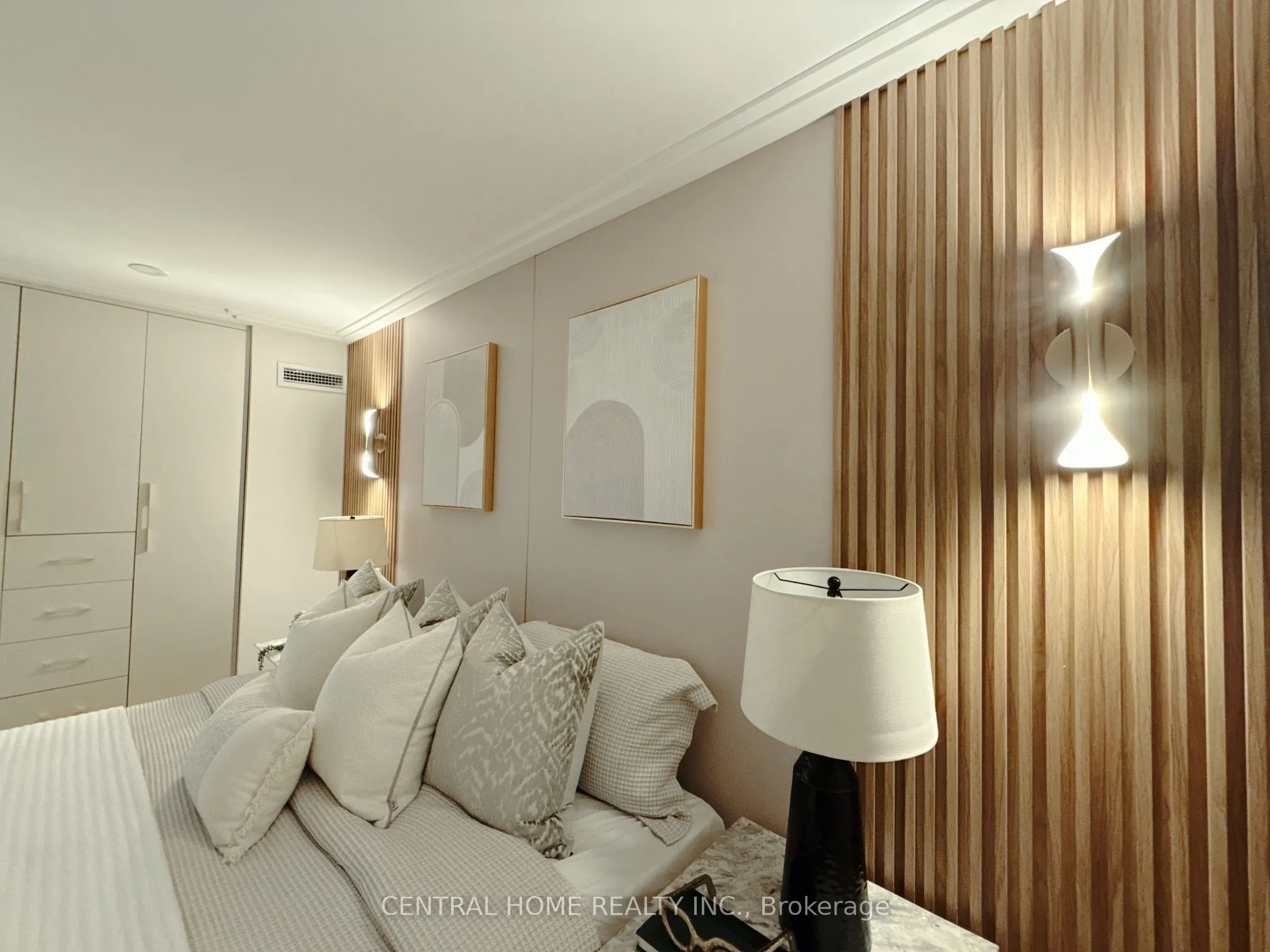 85 SKYMARK Drive #302