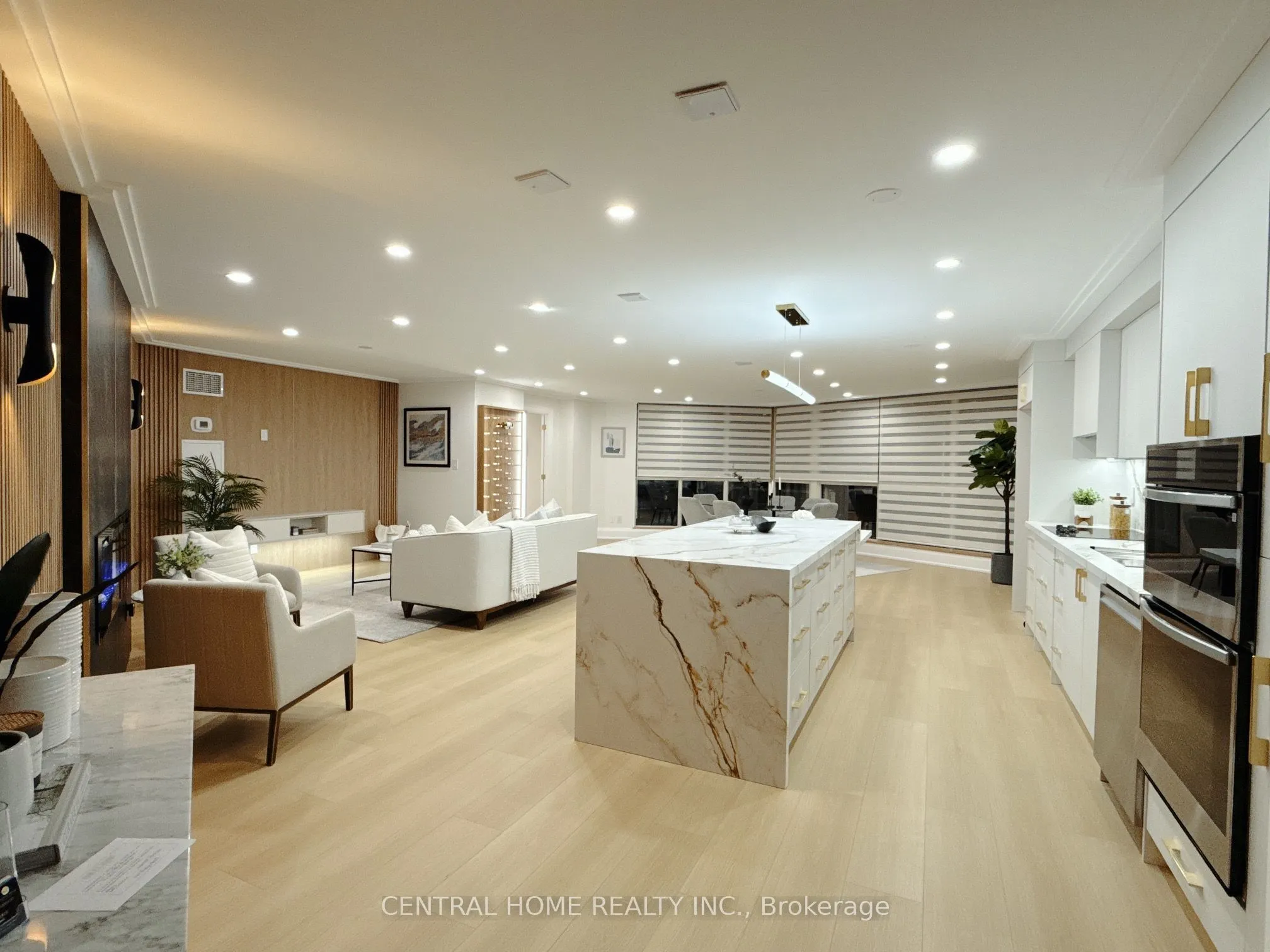 85 SKYMARK Drive #302