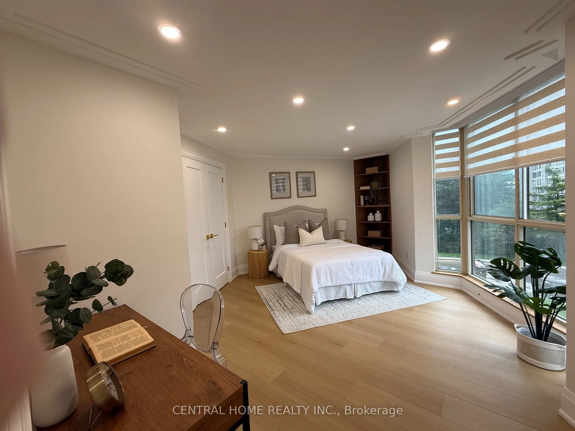85 SKYMARK Drive #302
