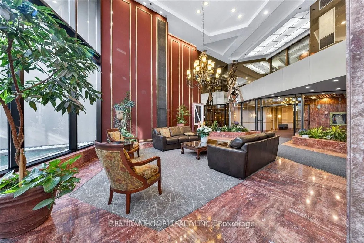 85 SKYMARK Drive #302