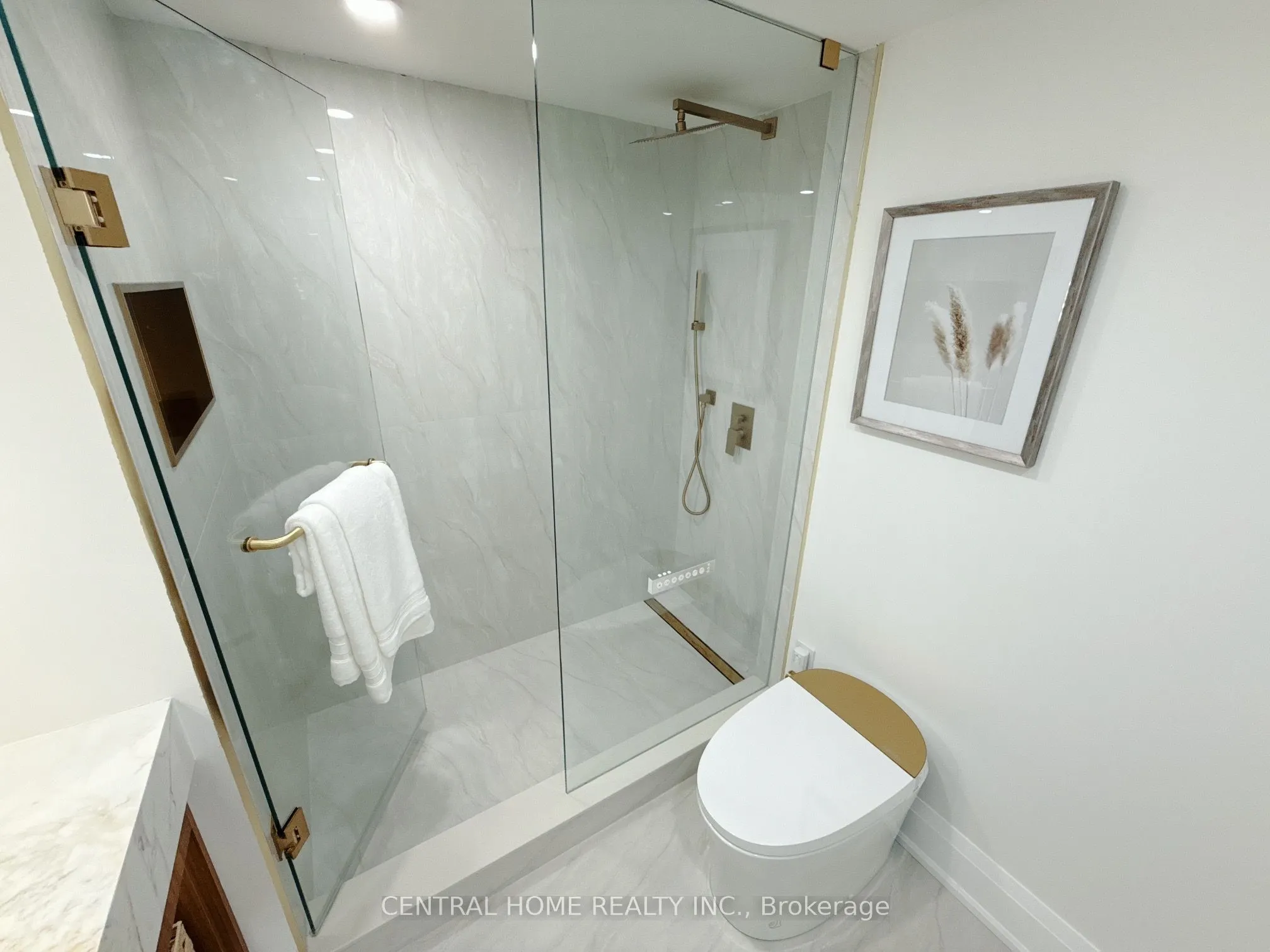 85 SKYMARK Drive #302