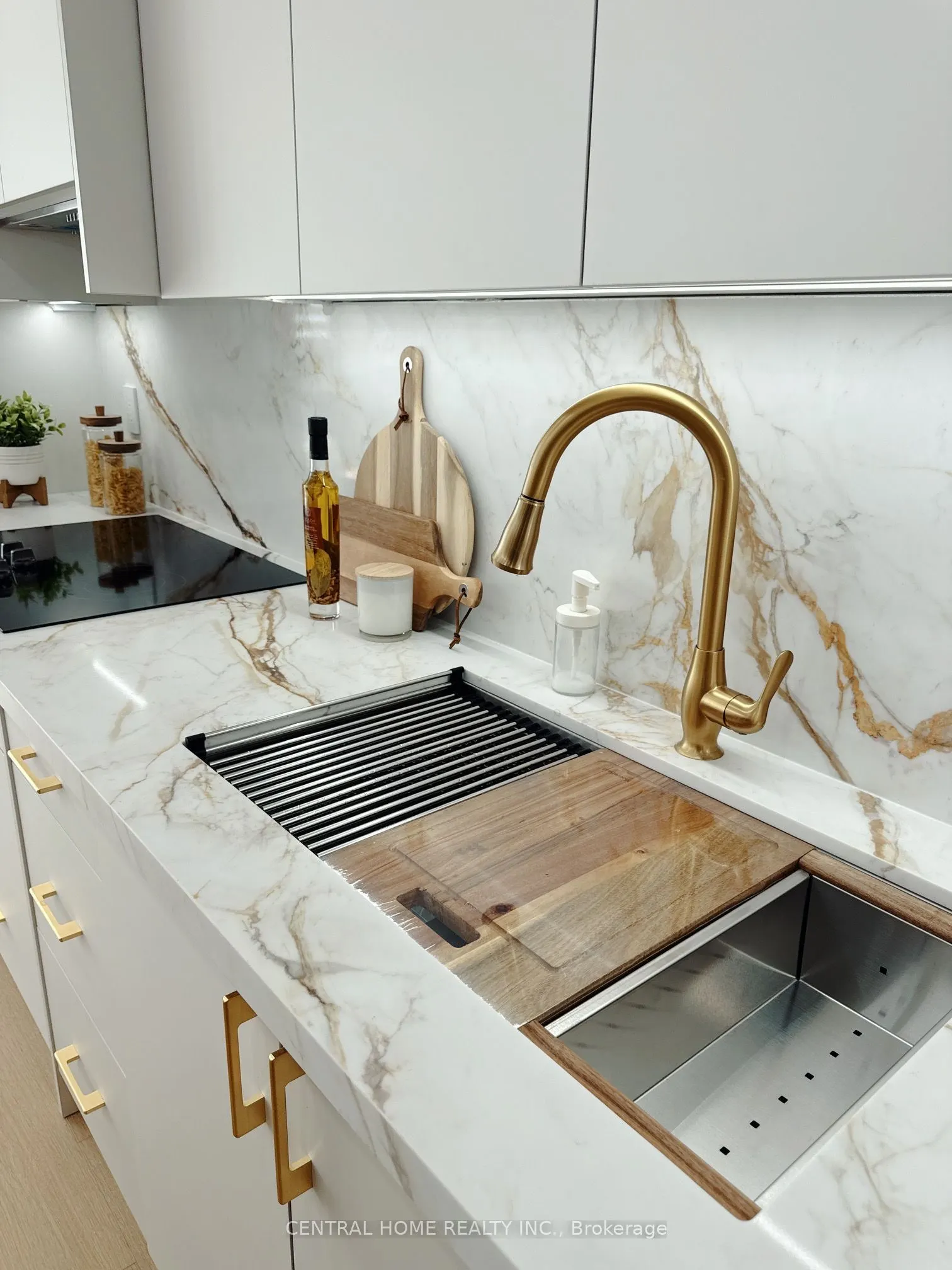 85 SKYMARK Drive #302