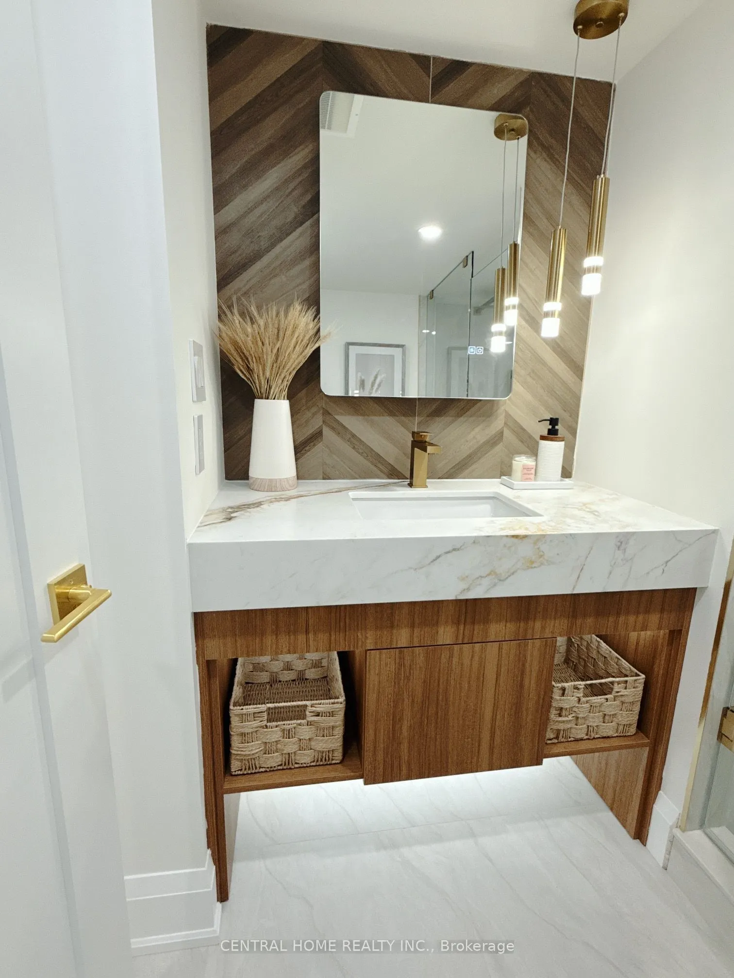 85 SKYMARK Drive #302