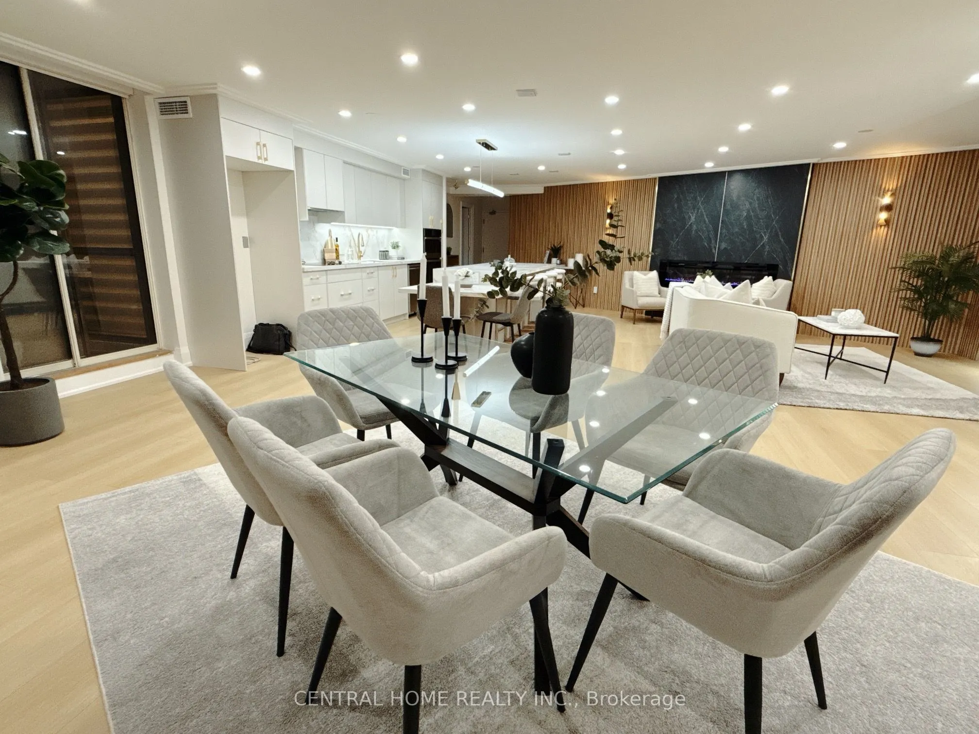 85 SKYMARK Drive #302