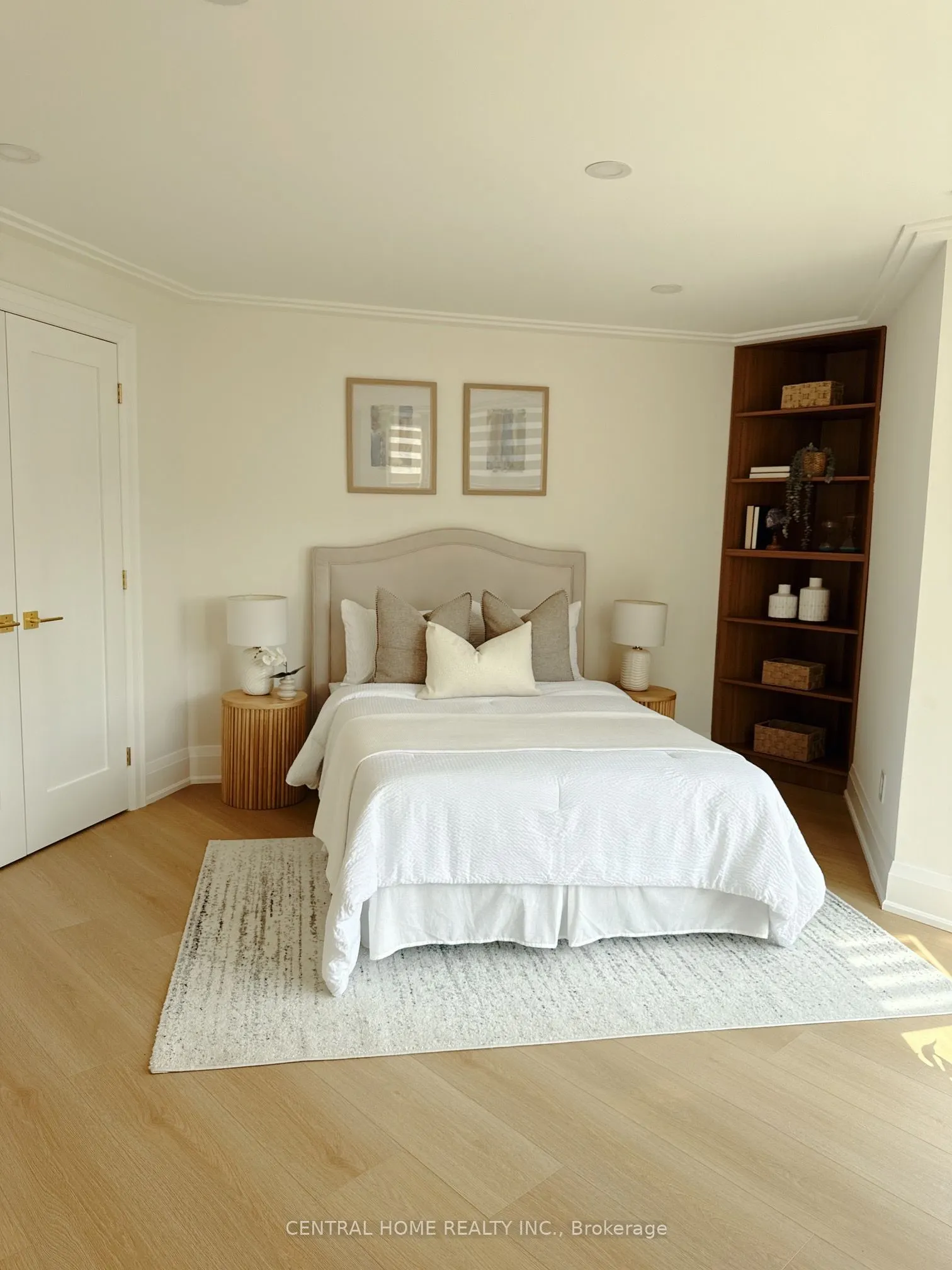85 SKYMARK Drive #302
