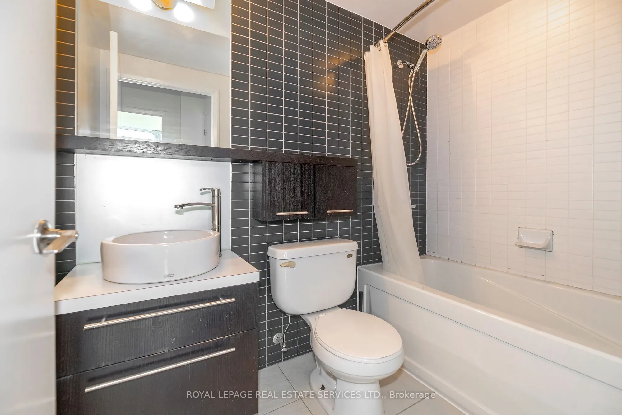 25 Carlton Street #603