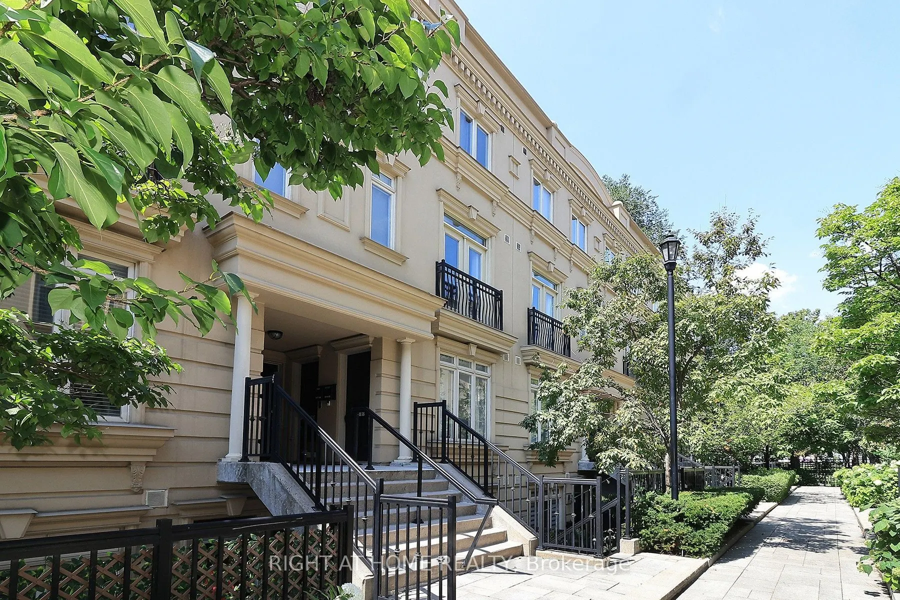 88 Carr Street #19
