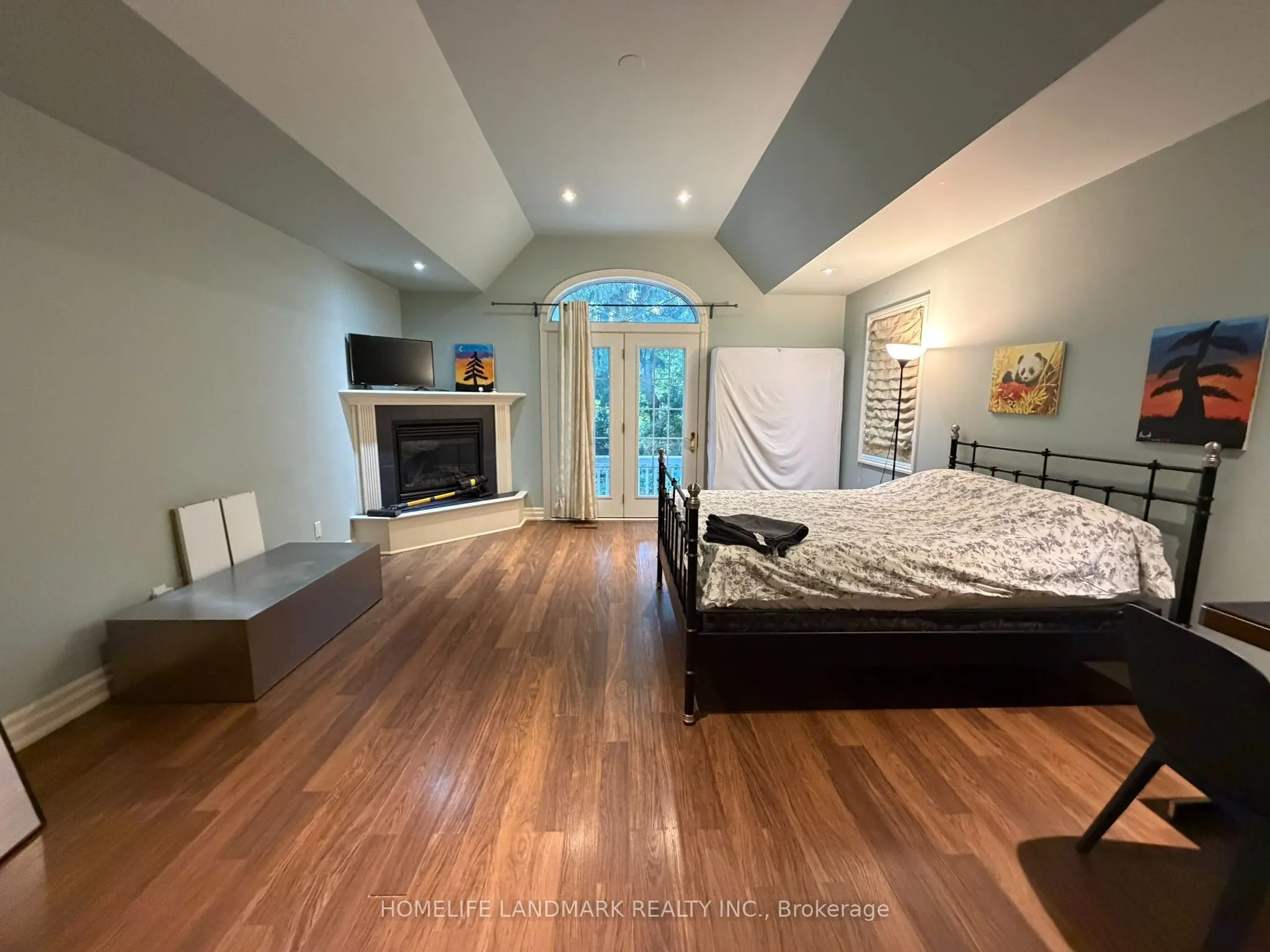 228 Hollywood Avenue