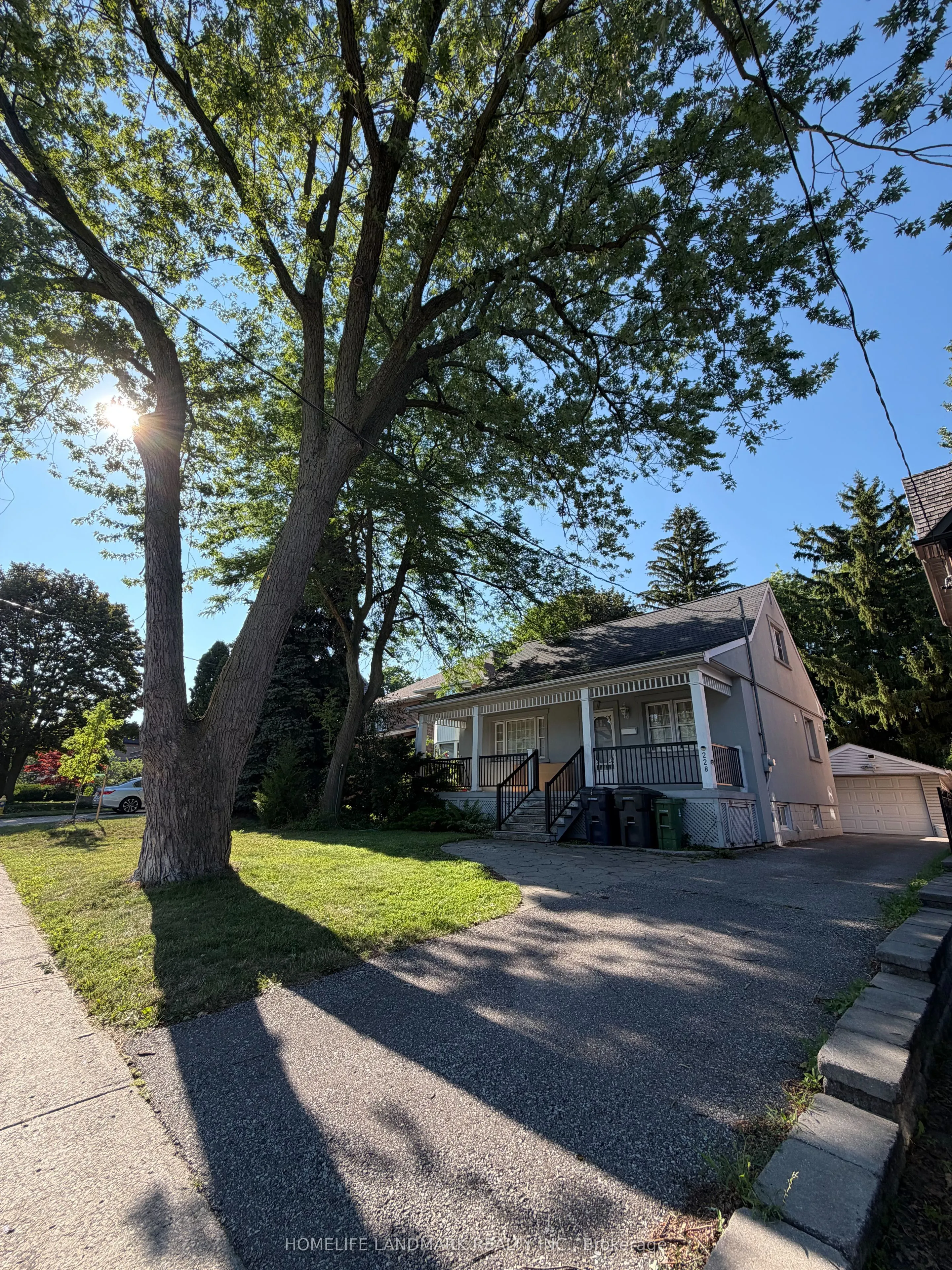 228 Hollywood Avenue