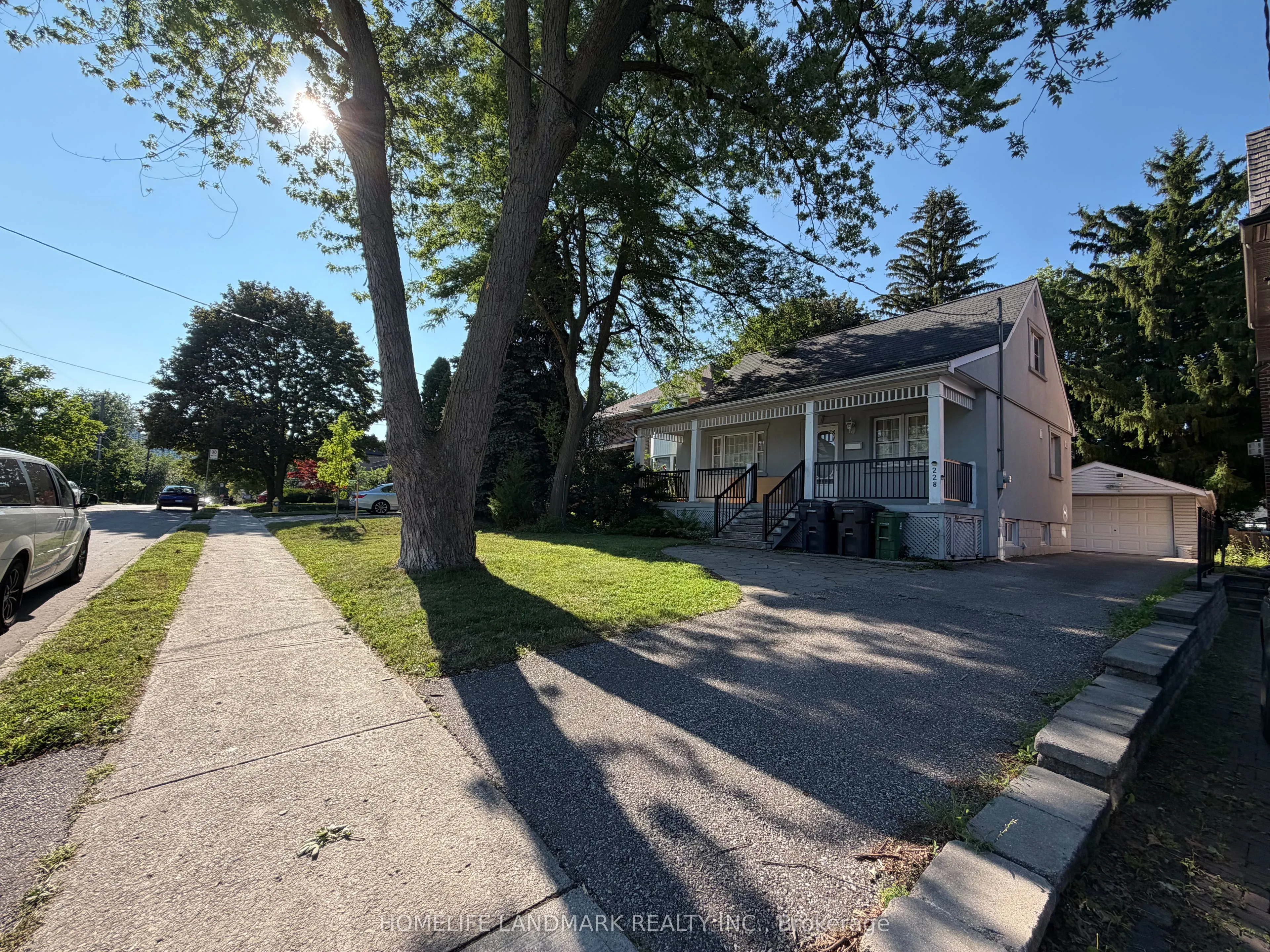 228 Hollywood Avenue