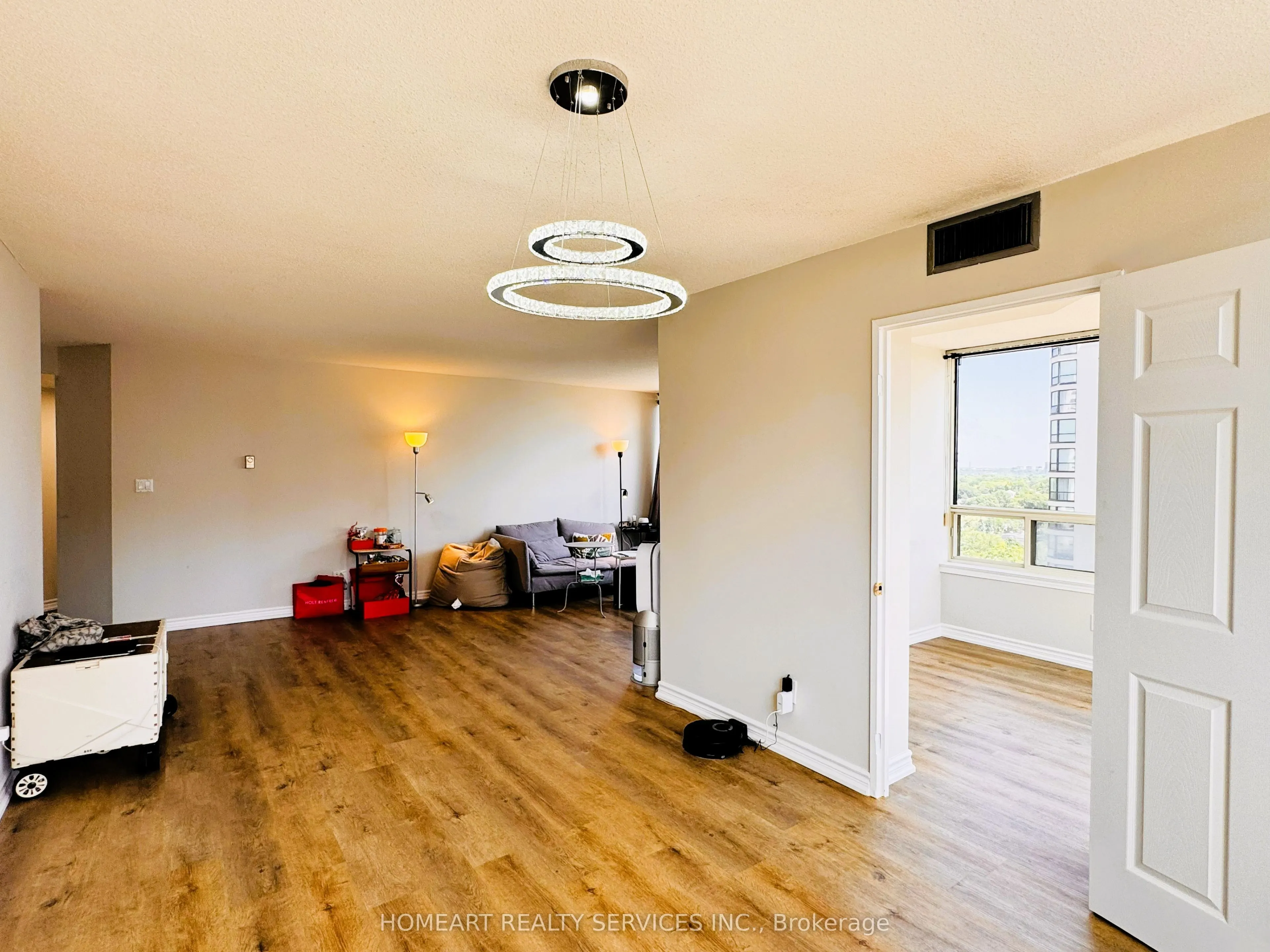 30 Greenfield Avenue #1806