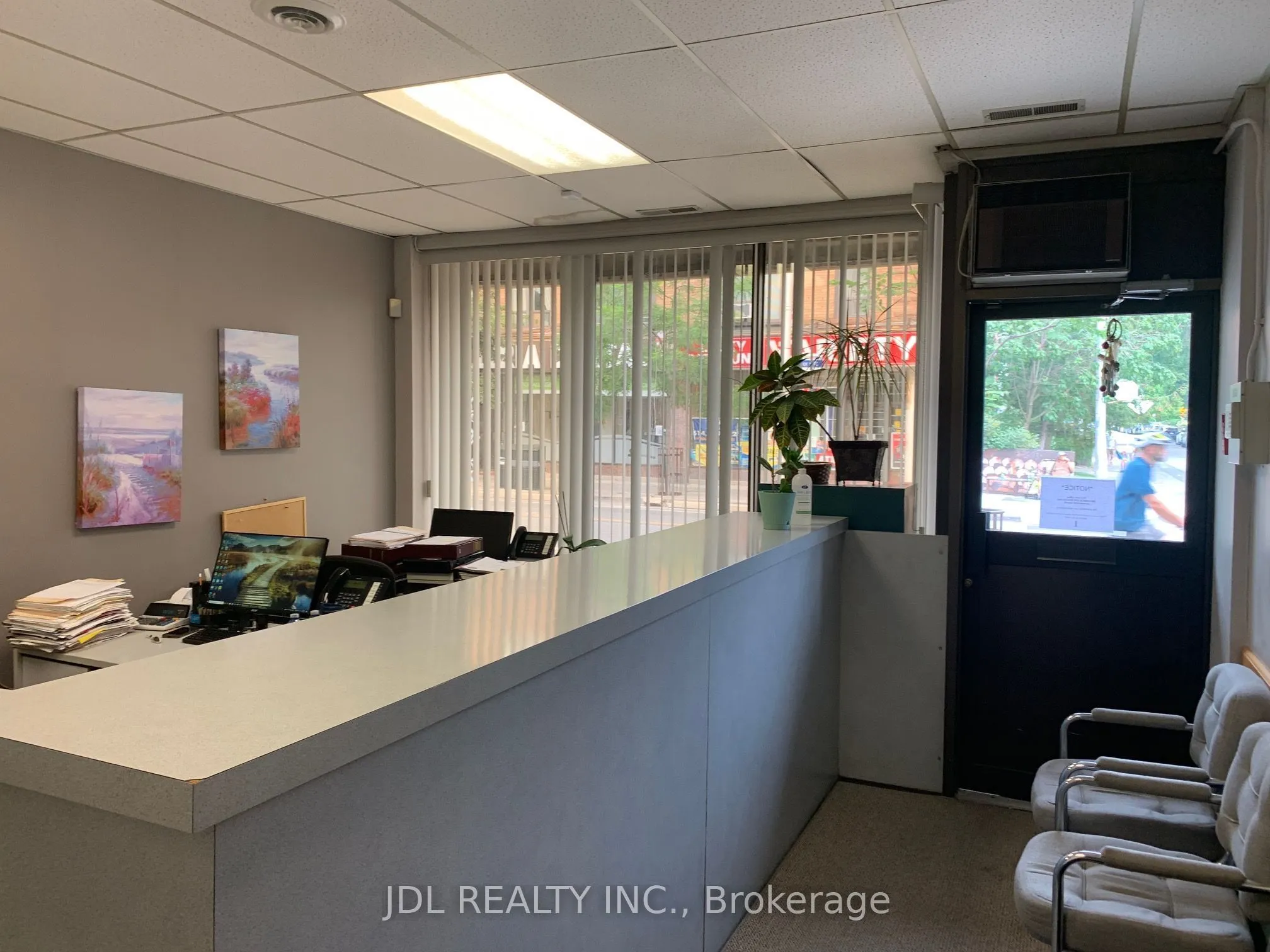 1071-B Bloor Street W