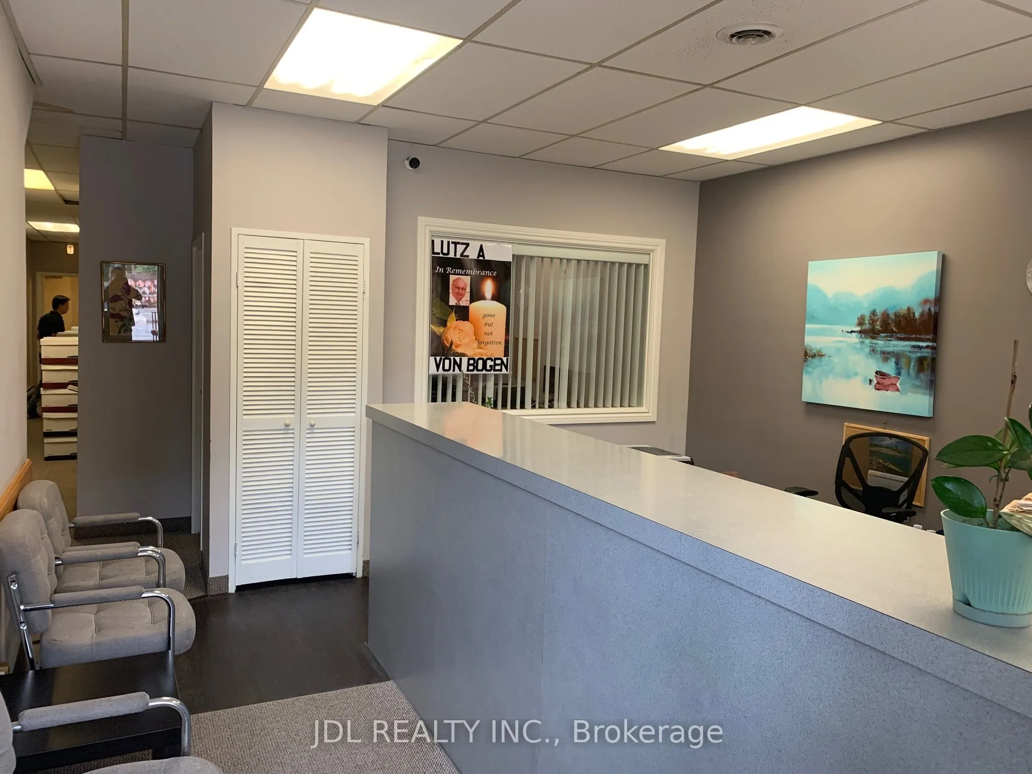 1071-B Bloor Street W