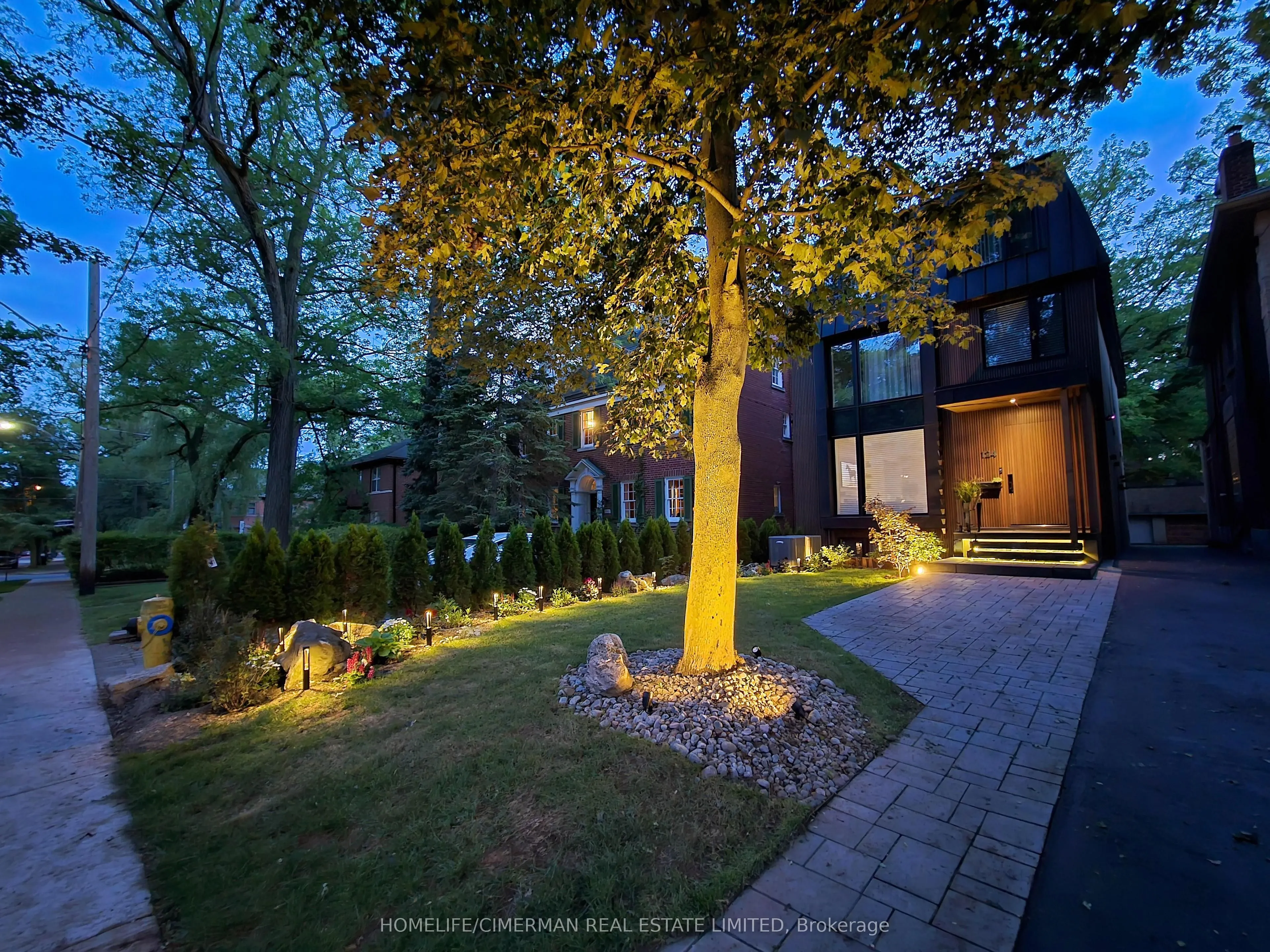 124 Lyndhurst Avenue