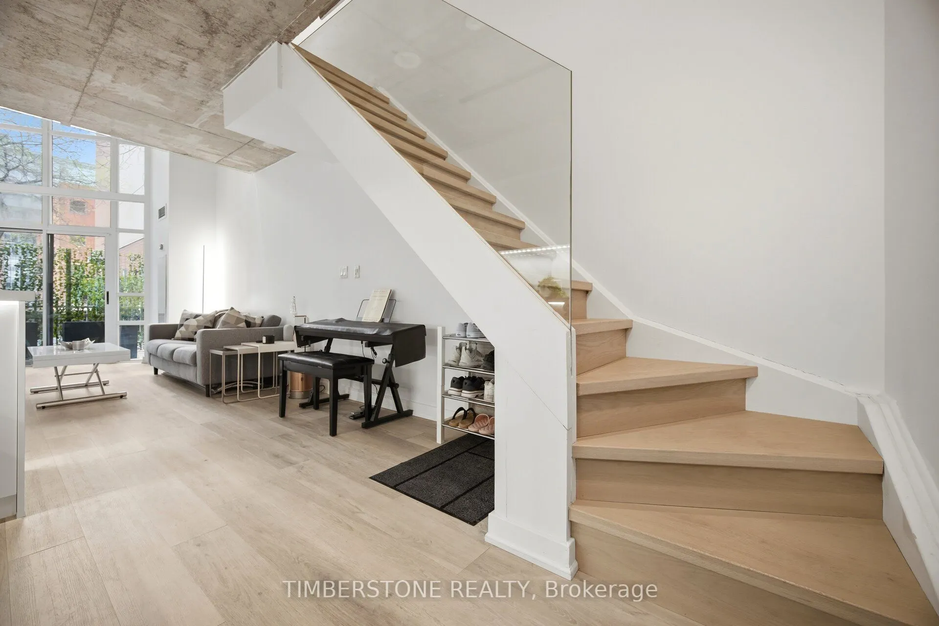 255 Richmond Street E #122