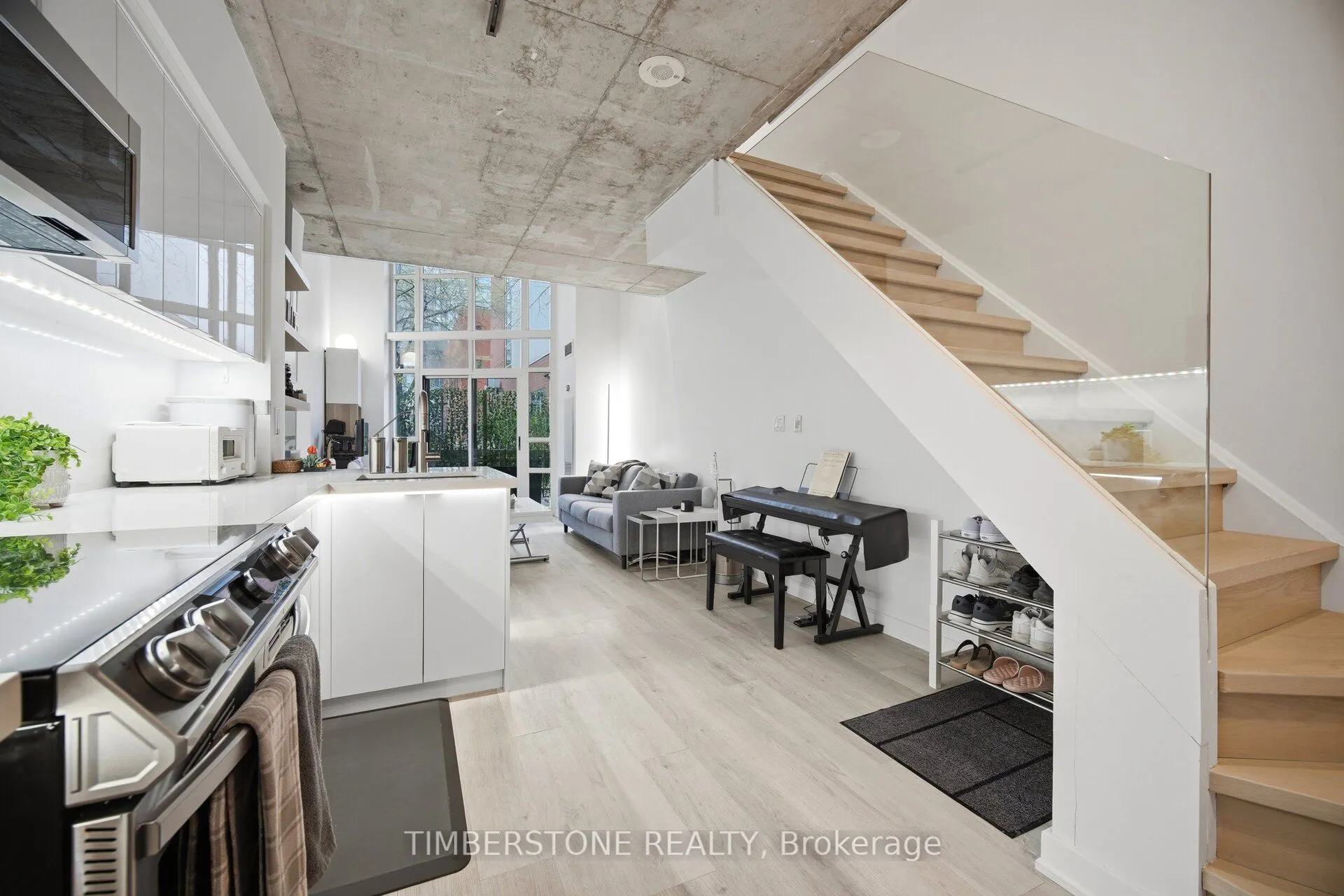255 Richmond Street E #122